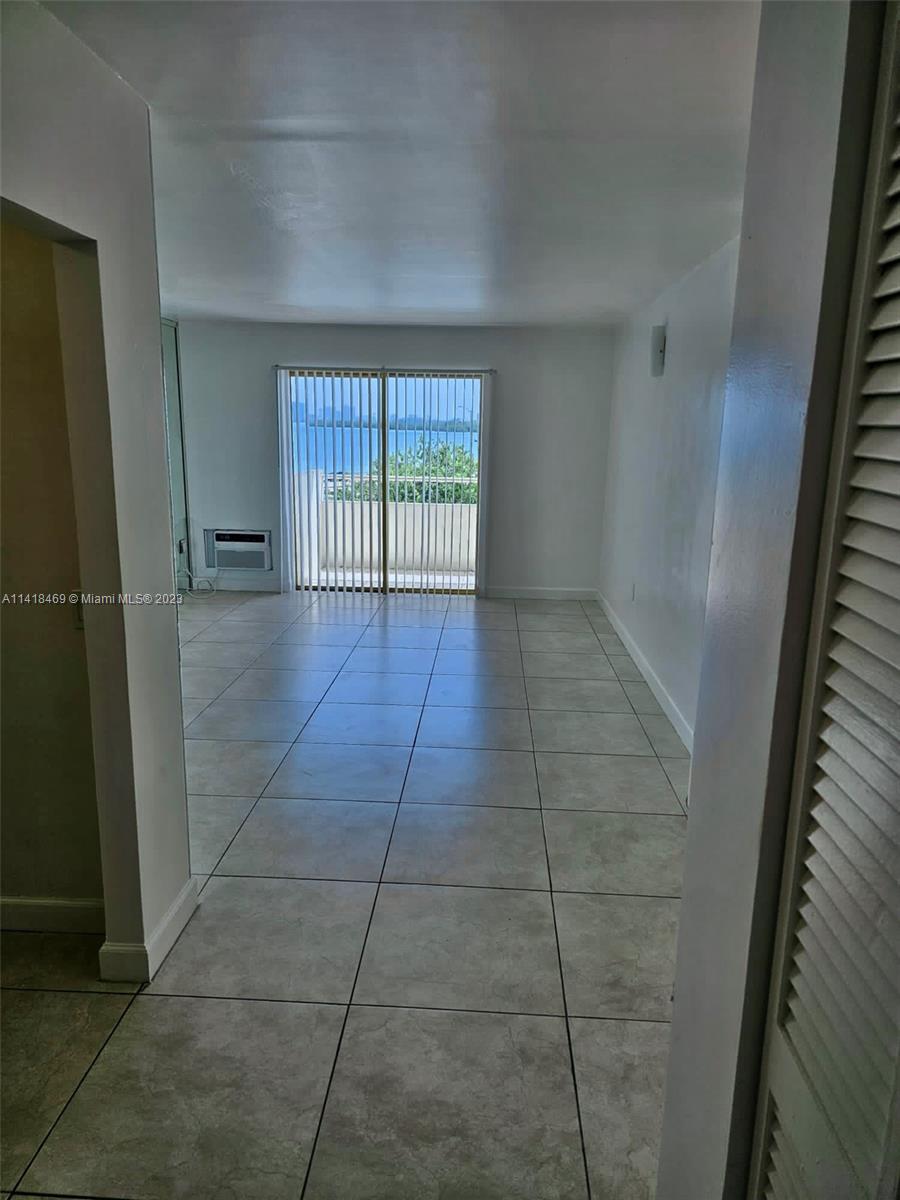 BAYSHORE YACHT & TENNIS C - Residential