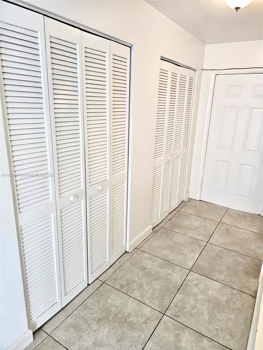 BAYSHORE YACHT & TENNIS C - Residential