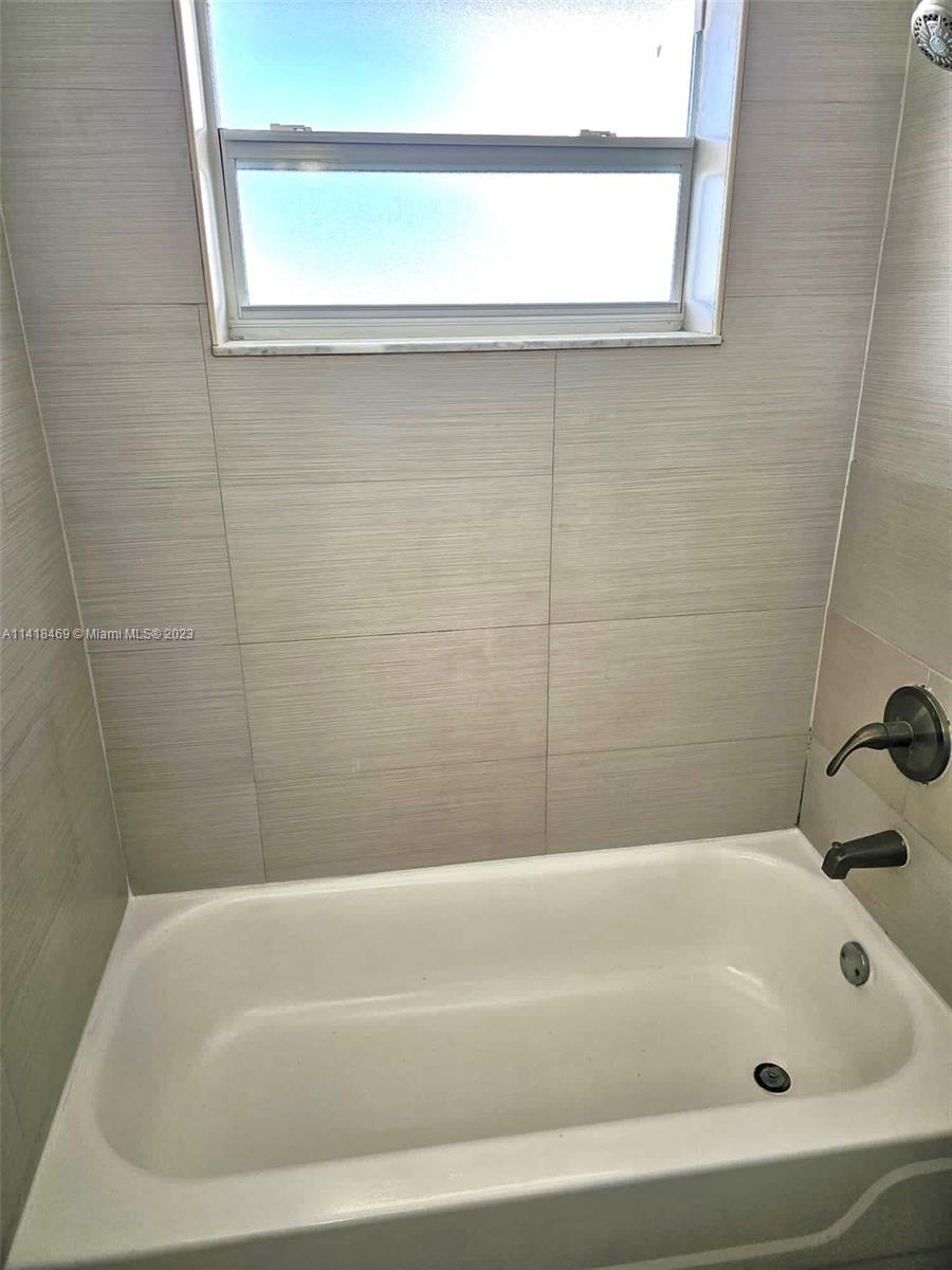 BAYSHORE YACHT & TENNIS C - Residential