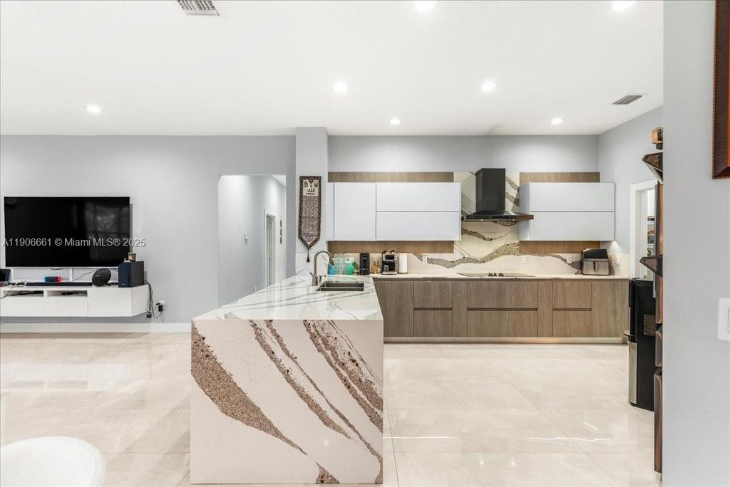 Photo of 4074 SW 140th Ave, Davie, FL 33330 (MLS # A11906661)