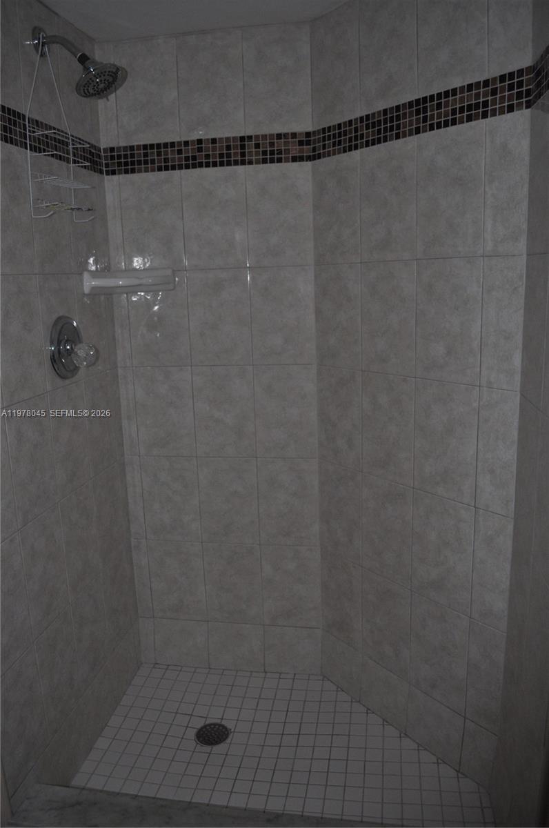 LAKE POINTE CONDOMINIUM N - Residential Lease