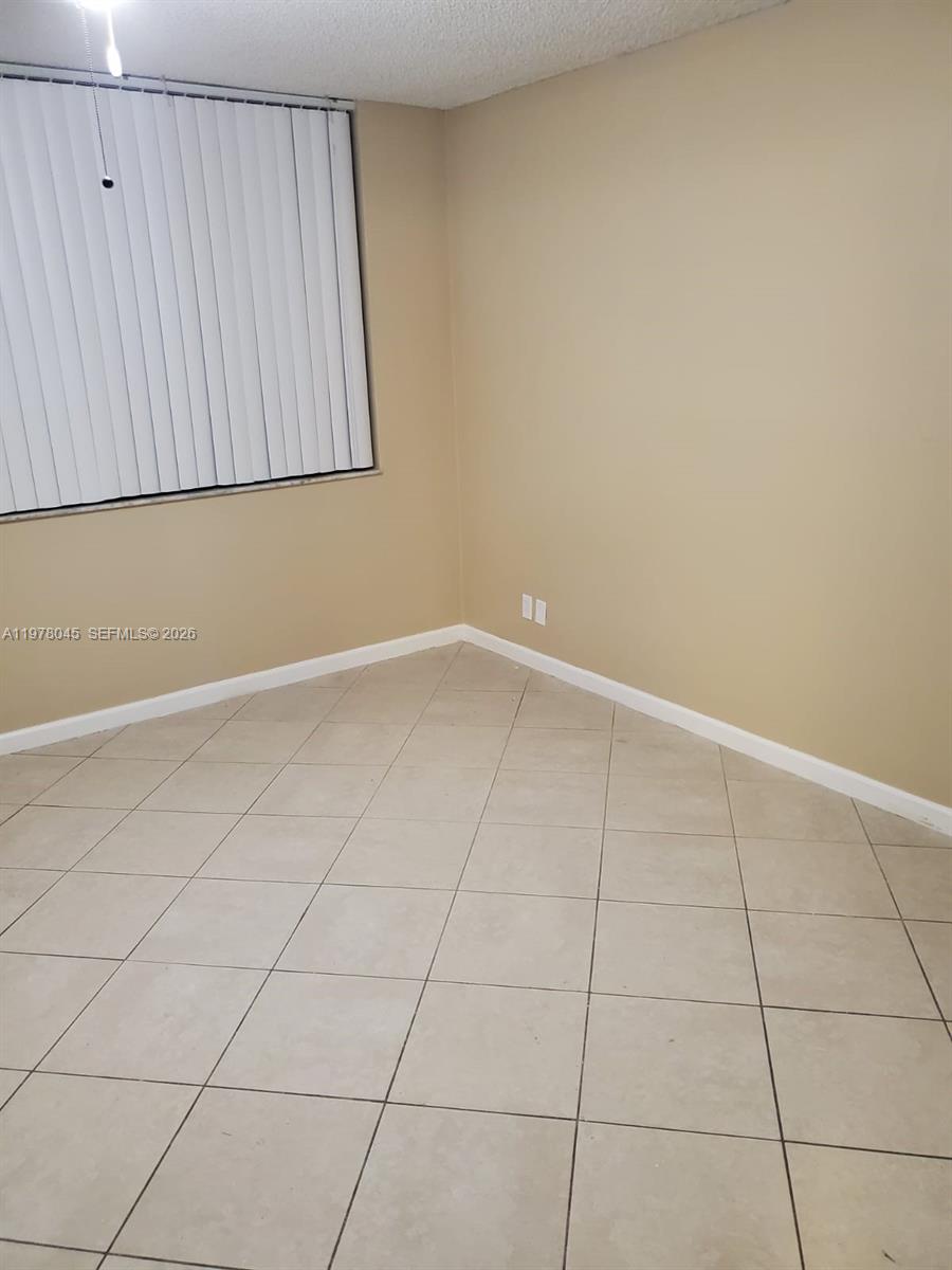 LAKE POINTE CONDOMINIUM N - Residential Lease