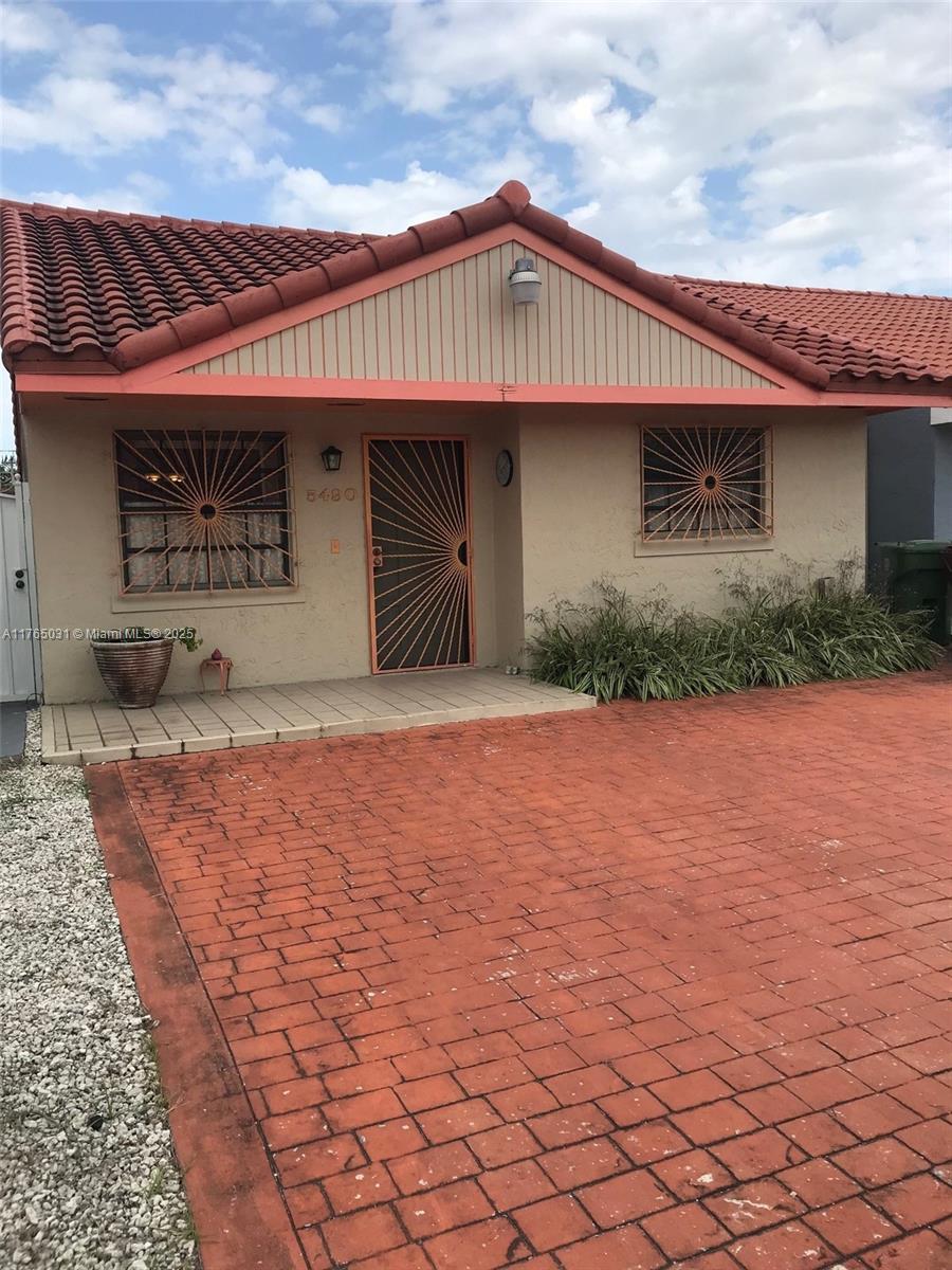 5490 W 27th Ct, Hialeah, Miami-Dade County, Florida - 2 Bedrooms  
2 Bathrooms - 