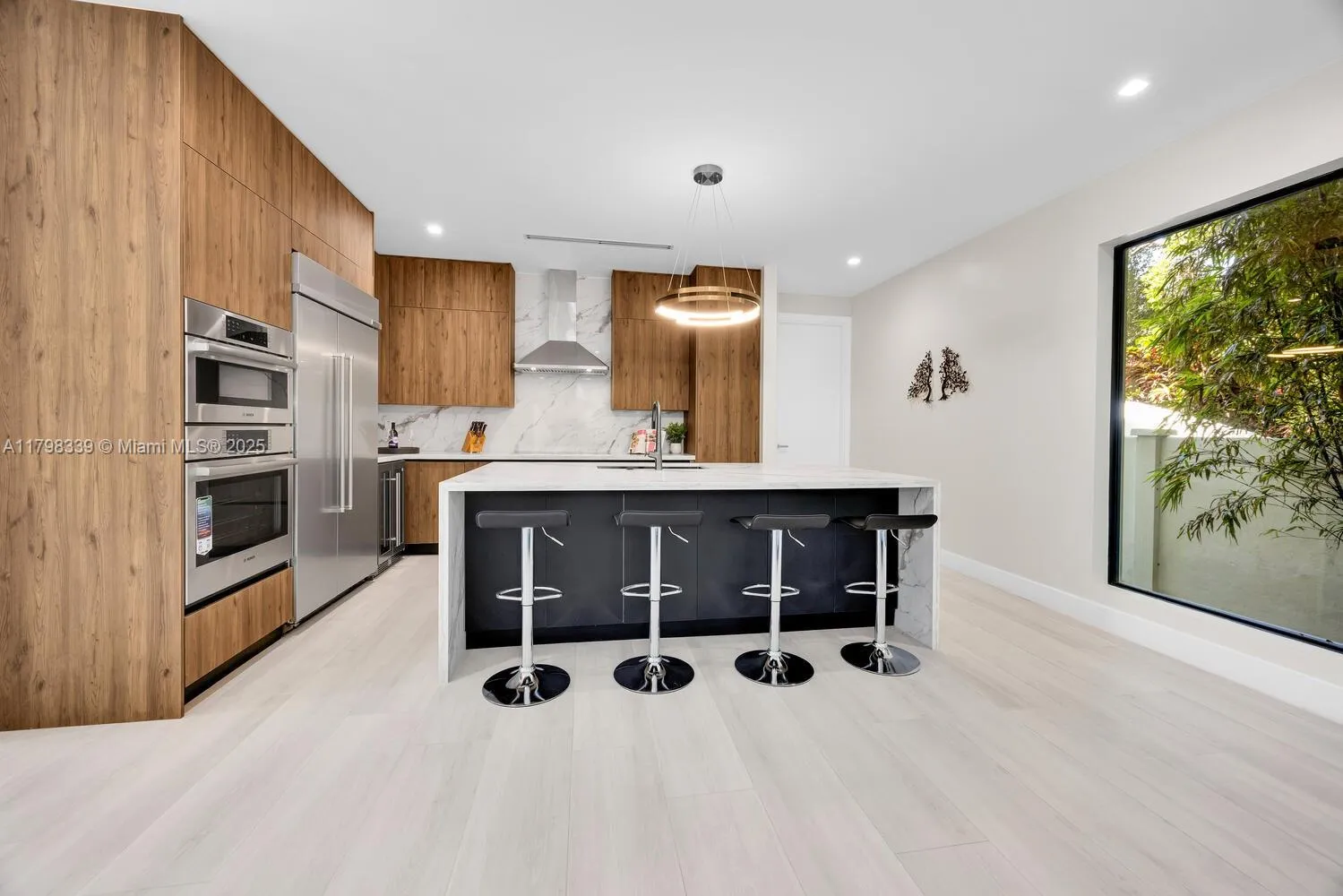 Miami, Florida 33133, United States, 4 Bedrooms Bedrooms, ,4 BathroomsBathrooms,Residential,Active,125520