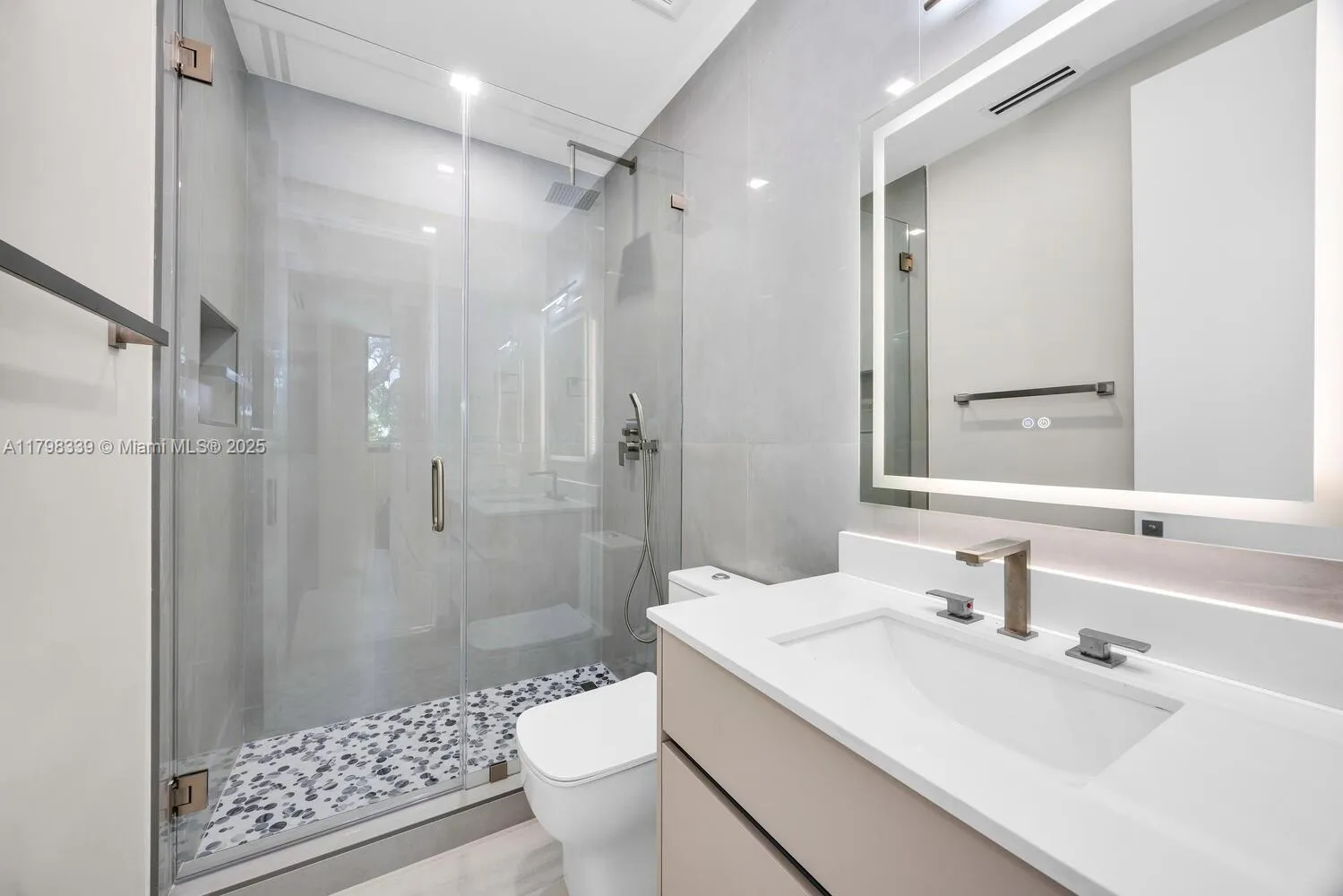 Miami, Florida 33133, United States, 4 Bedrooms Bedrooms, ,4 BathroomsBathrooms,Residential,Active,125520