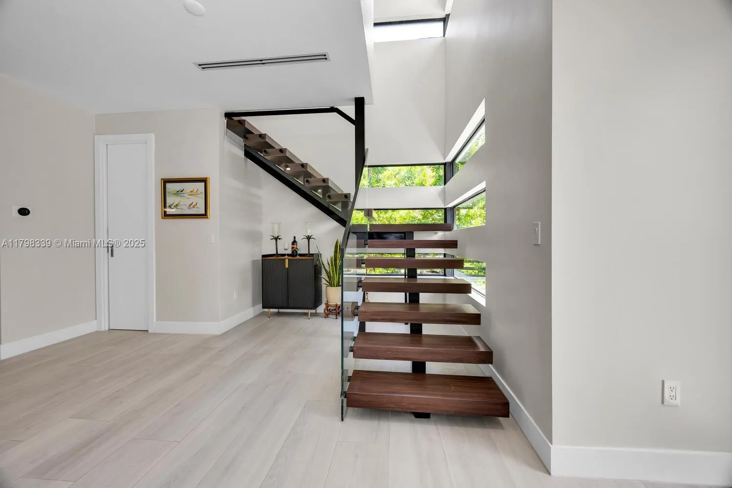 Miami, Florida 33133, United States, 4 Bedrooms Bedrooms, ,4 BathroomsBathrooms,Residential,Active,125520