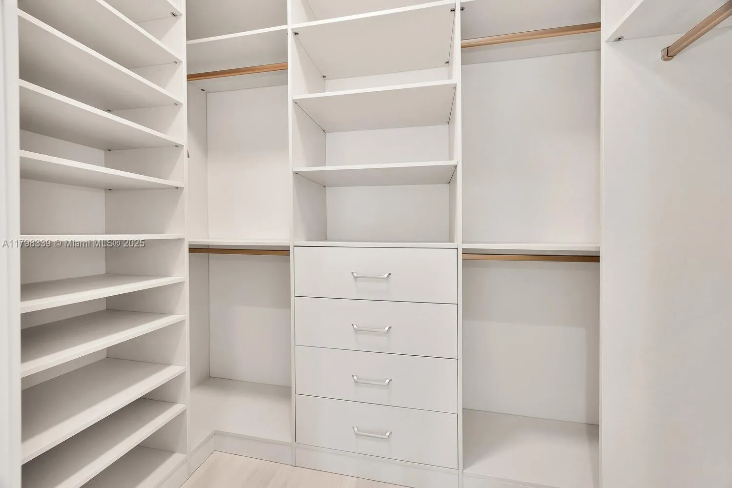 Miami, Florida 33133, United States, 4 Bedrooms Bedrooms, ,4 BathroomsBathrooms,Residential,Active,125520