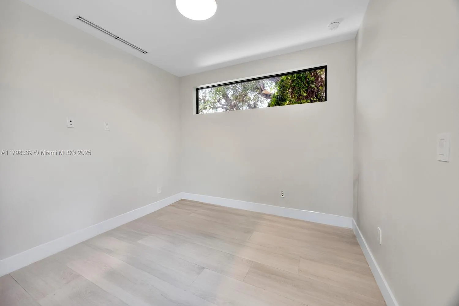 Miami, Florida 33133, United States, 4 Bedrooms Bedrooms, ,4 BathroomsBathrooms,Residential,Active,125520