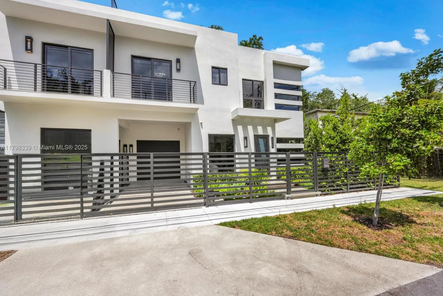 Miami, Florida 33133, United States, 4 Bedrooms Bedrooms, ,4 BathroomsBathrooms,Residential,Active,125520