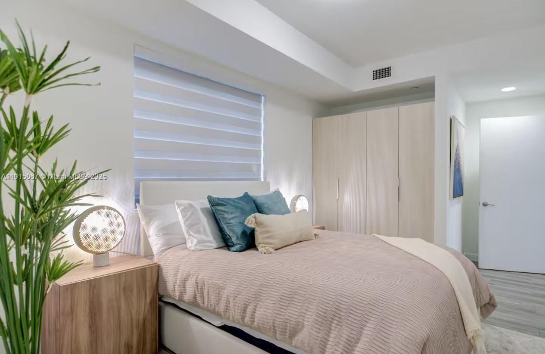 L'UCCELLO CONDO - Residential Lease