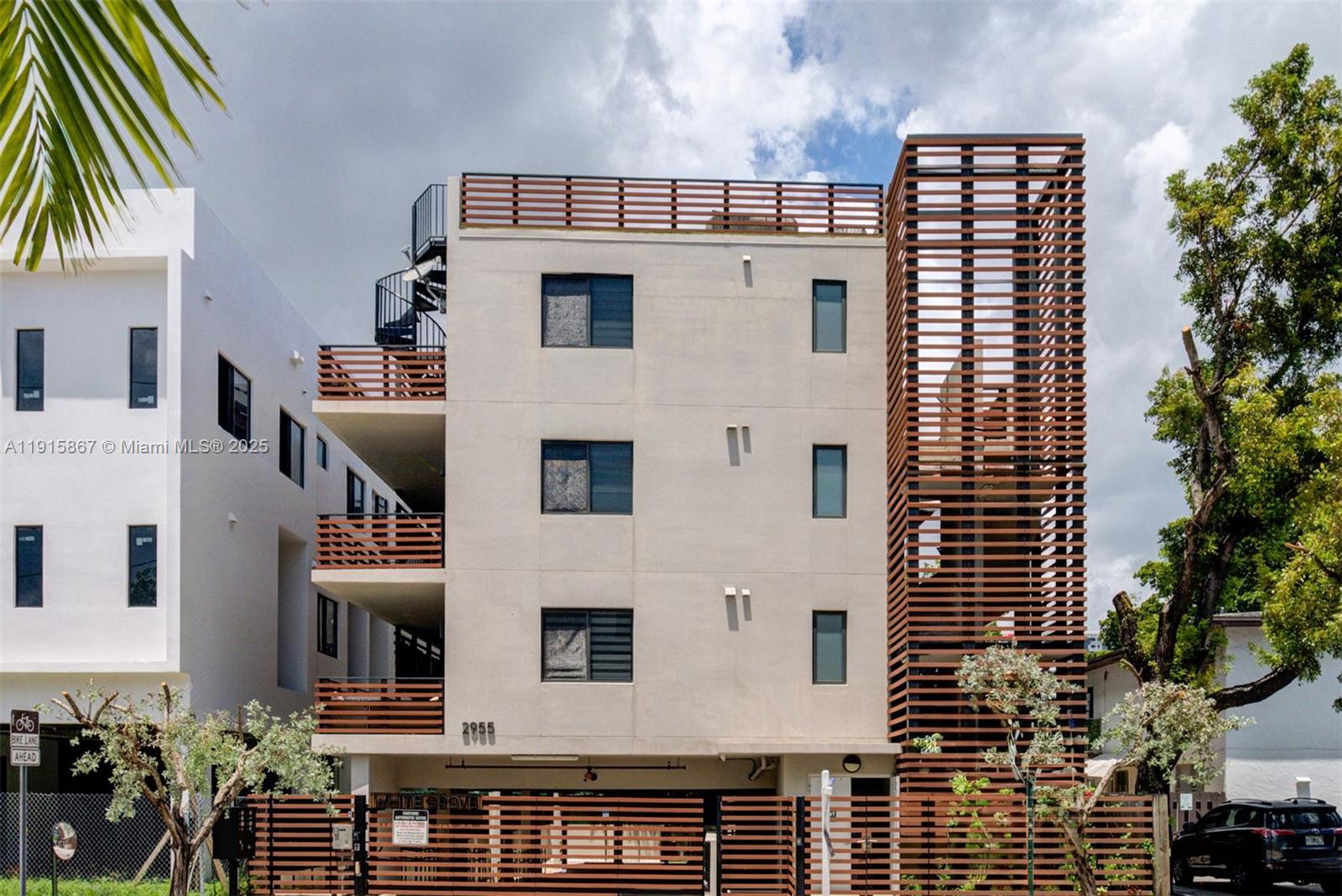 L'UCCELLO CONDO - Residential Lease