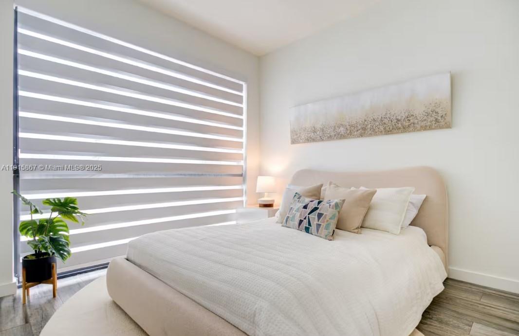 L'UCCELLO CONDO - Residential Lease