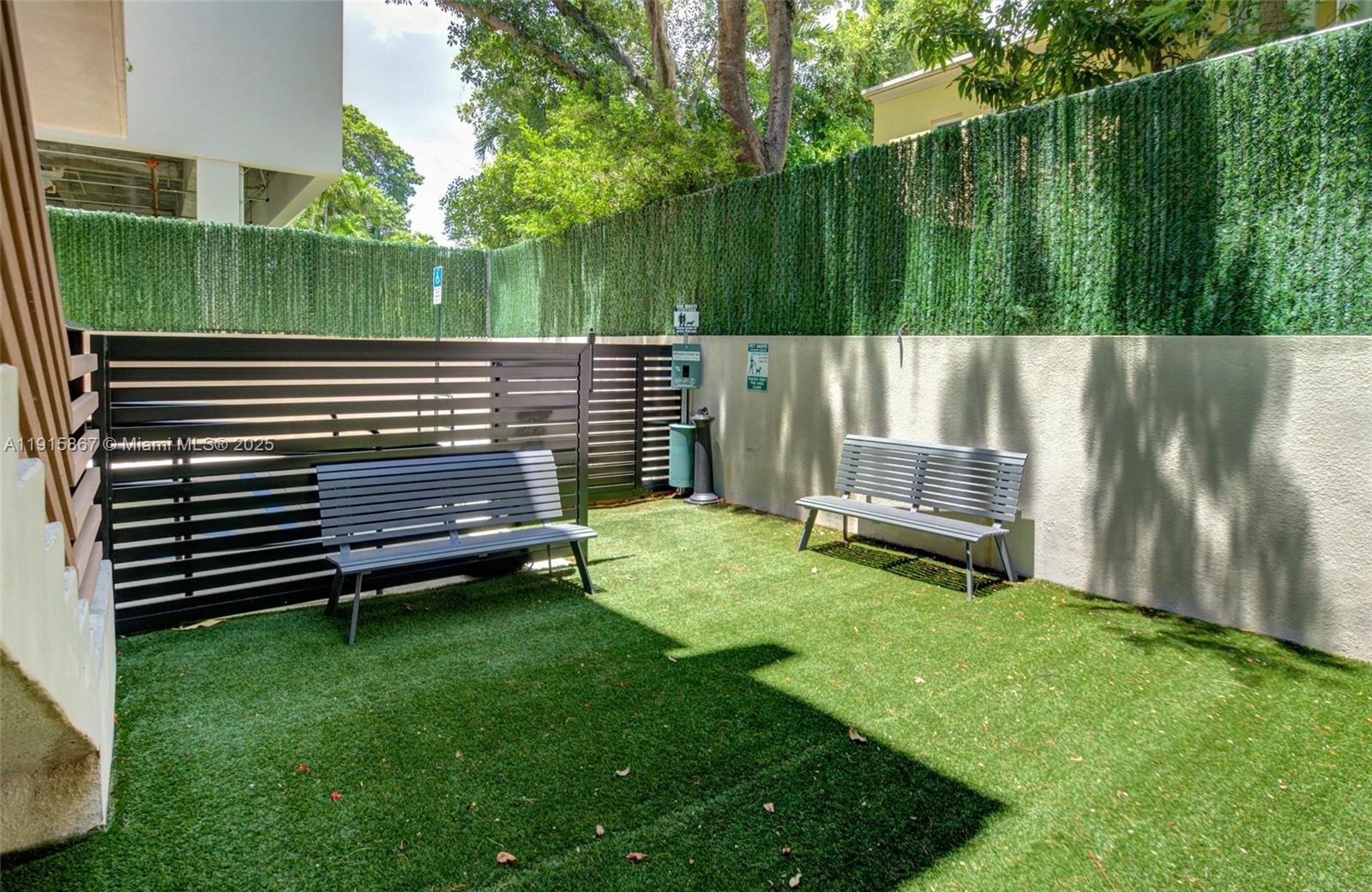 L'UCCELLO CONDO - Residential Lease