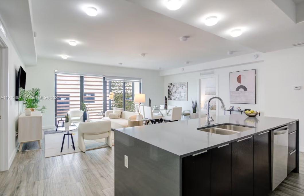 L'UCCELLO CONDO - Residential Lease