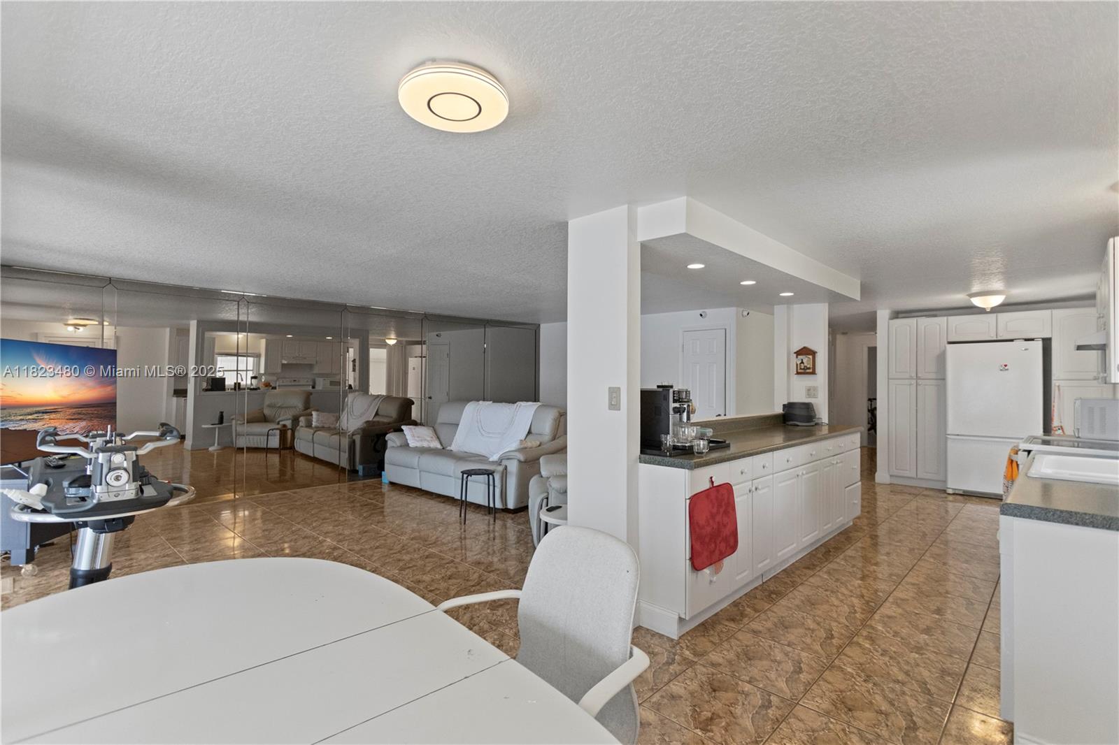 RAVENSWOOD ESTATES & MARI - Residential Lease