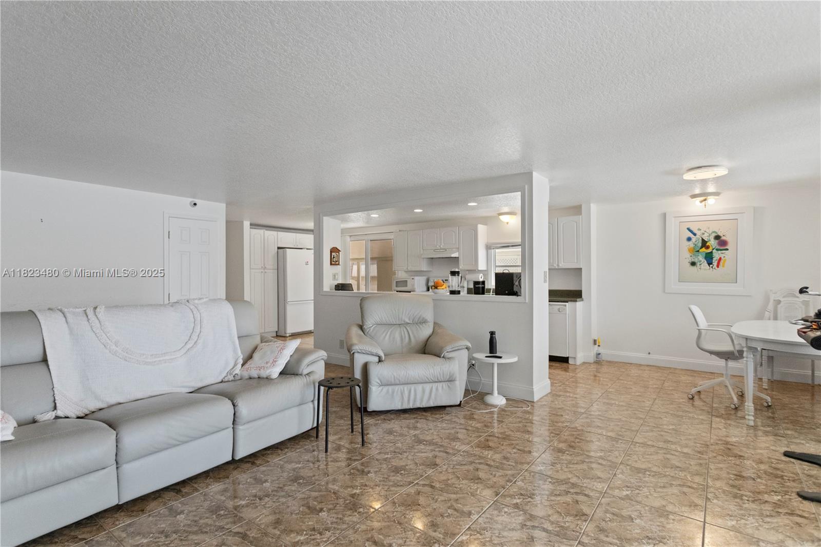 RAVENSWOOD ESTATES & MARI - Residential Lease