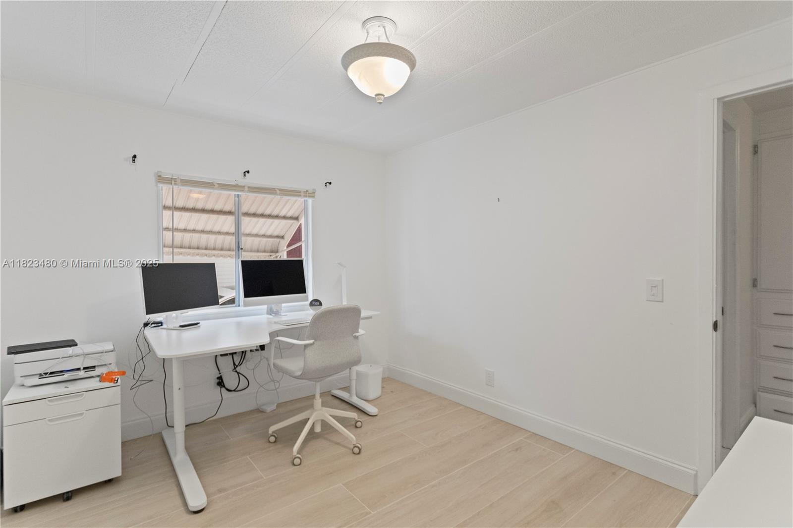 RAVENSWOOD ESTATES & MARI - Residential Lease