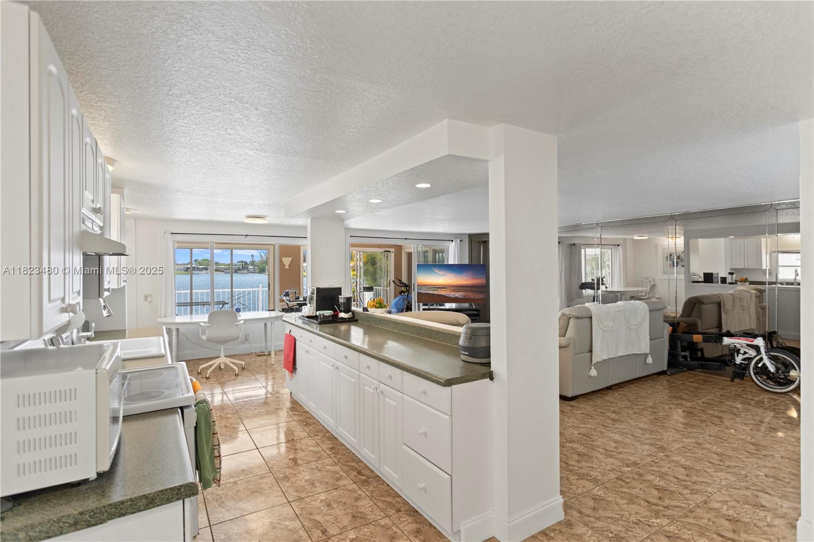 RAVENSWOOD ESTATES & MARI - Residential Lease