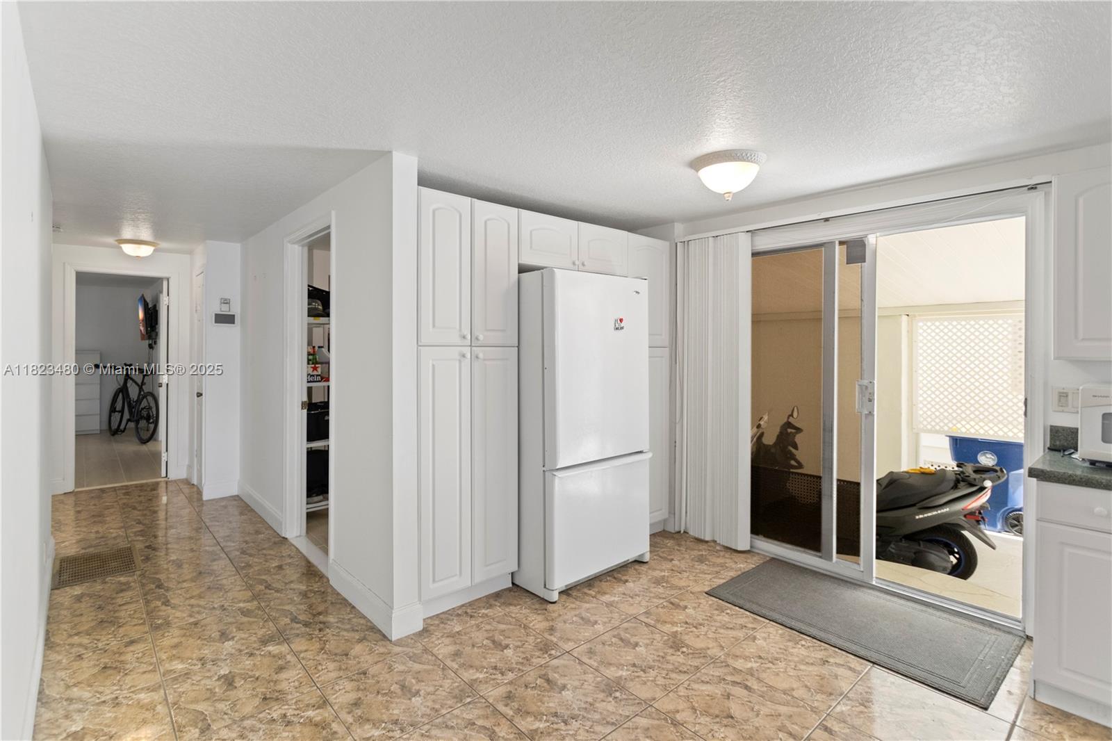 RAVENSWOOD ESTATES & MARI - Residential Lease