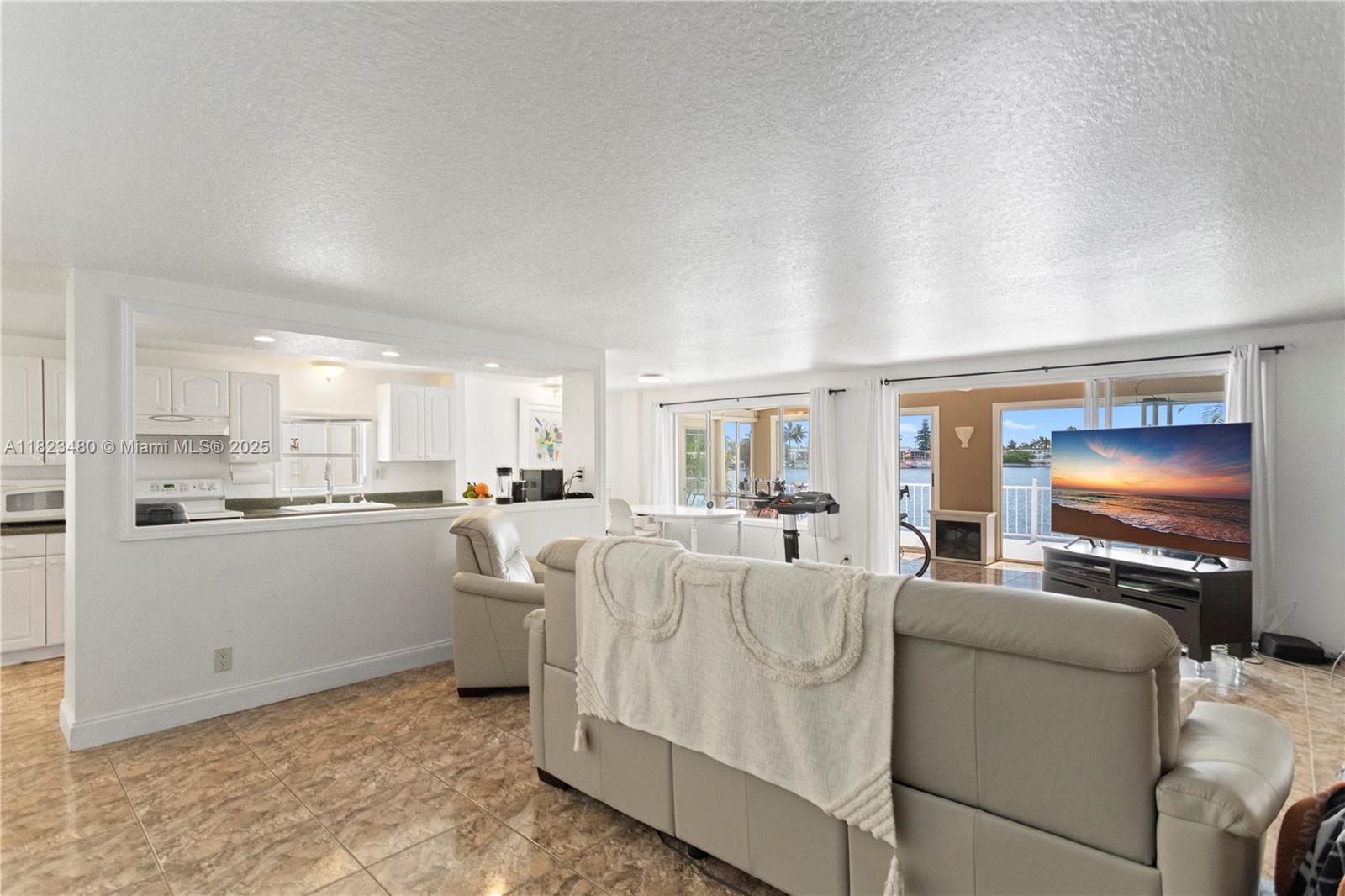 RAVENSWOOD ESTATES & MARI - Residential Lease