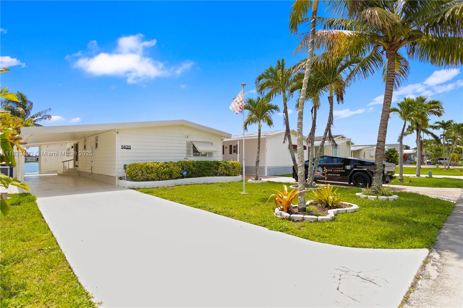 RAVENSWOOD ESTATES & MARI - Residential Lease