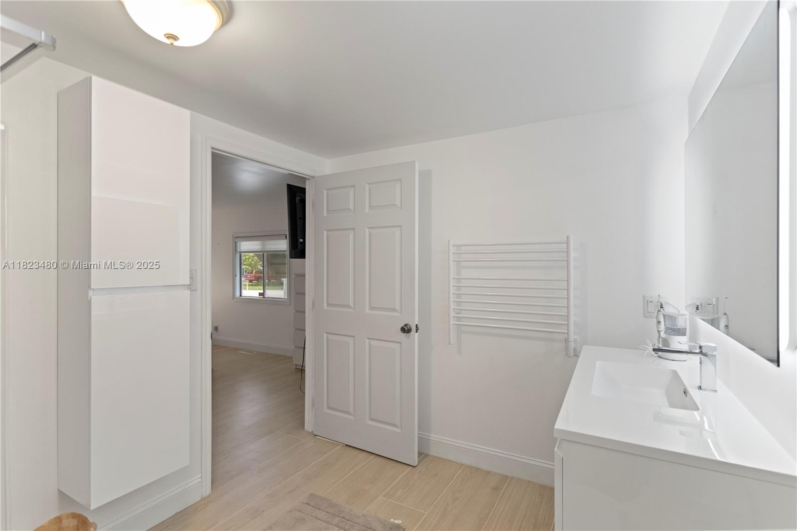 RAVENSWOOD ESTATES & MARI - Residential Lease