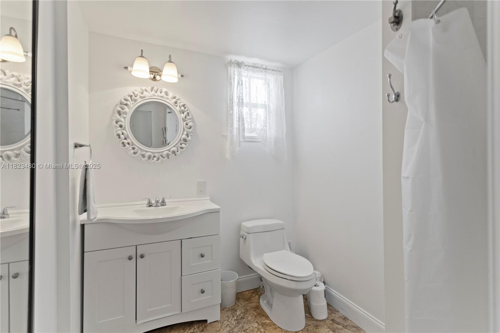 RAVENSWOOD ESTATES & MARI - Residential Lease