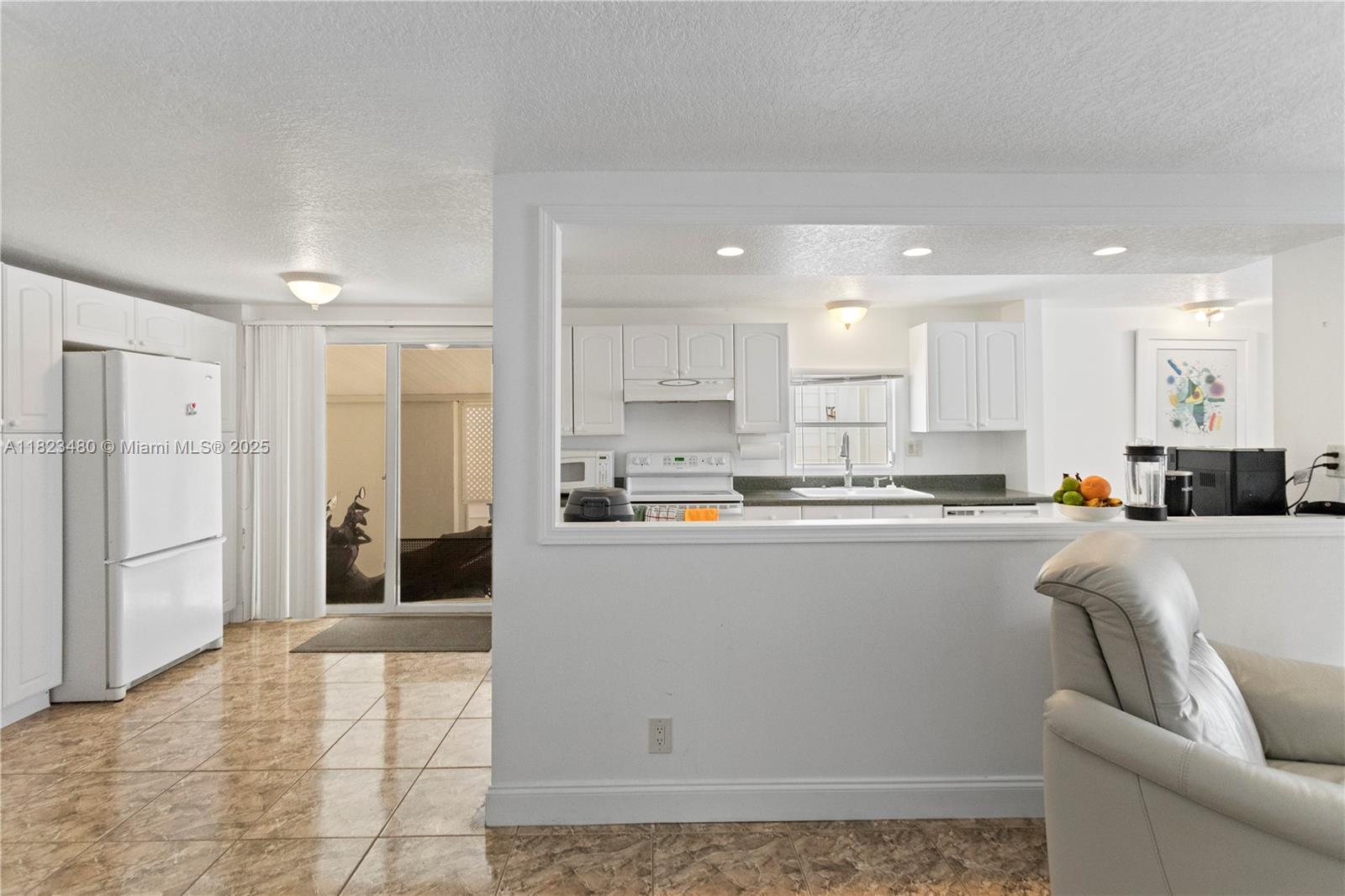 RAVENSWOOD ESTATES & MARI - Residential Lease