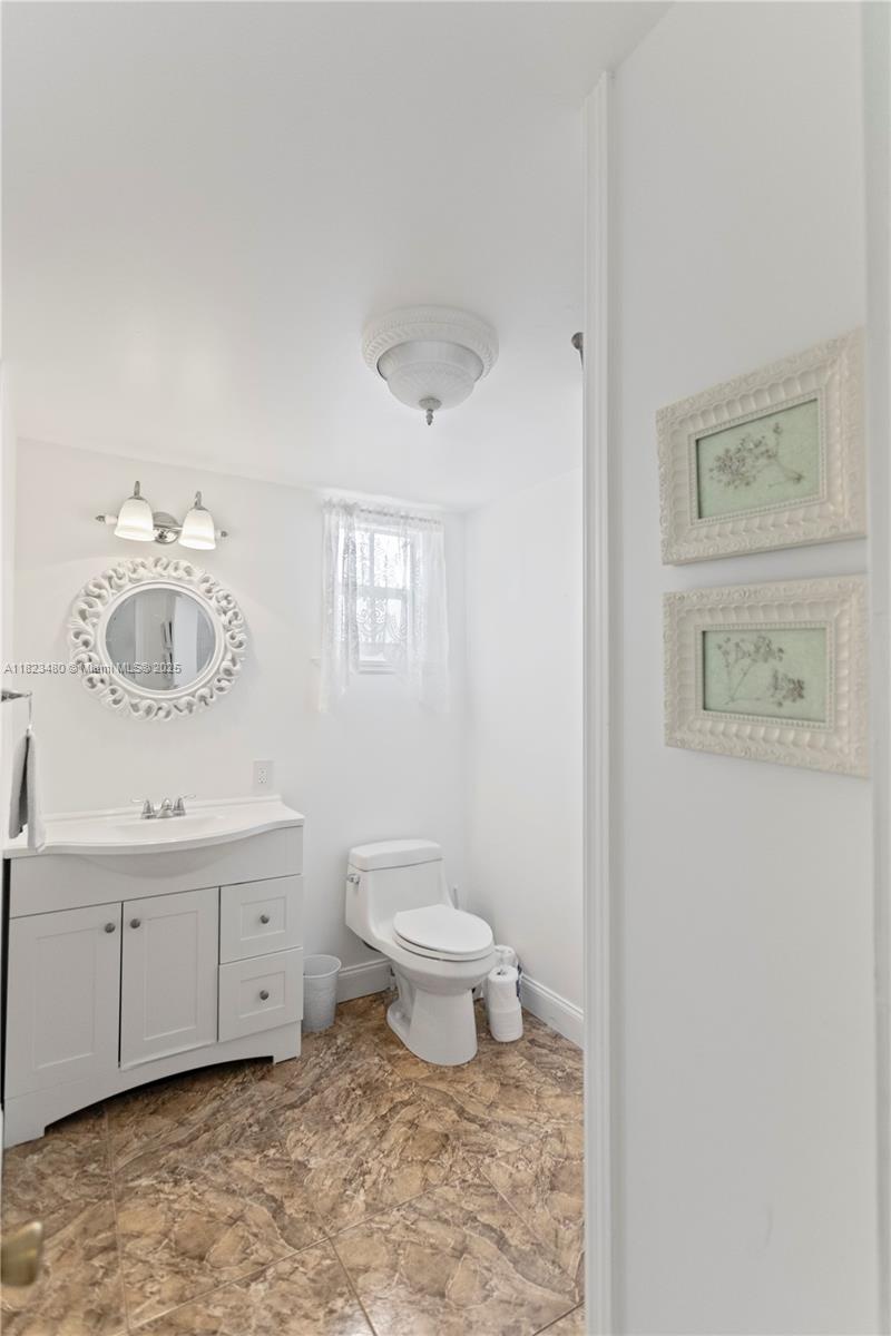 RAVENSWOOD ESTATES & MARI - Residential Lease