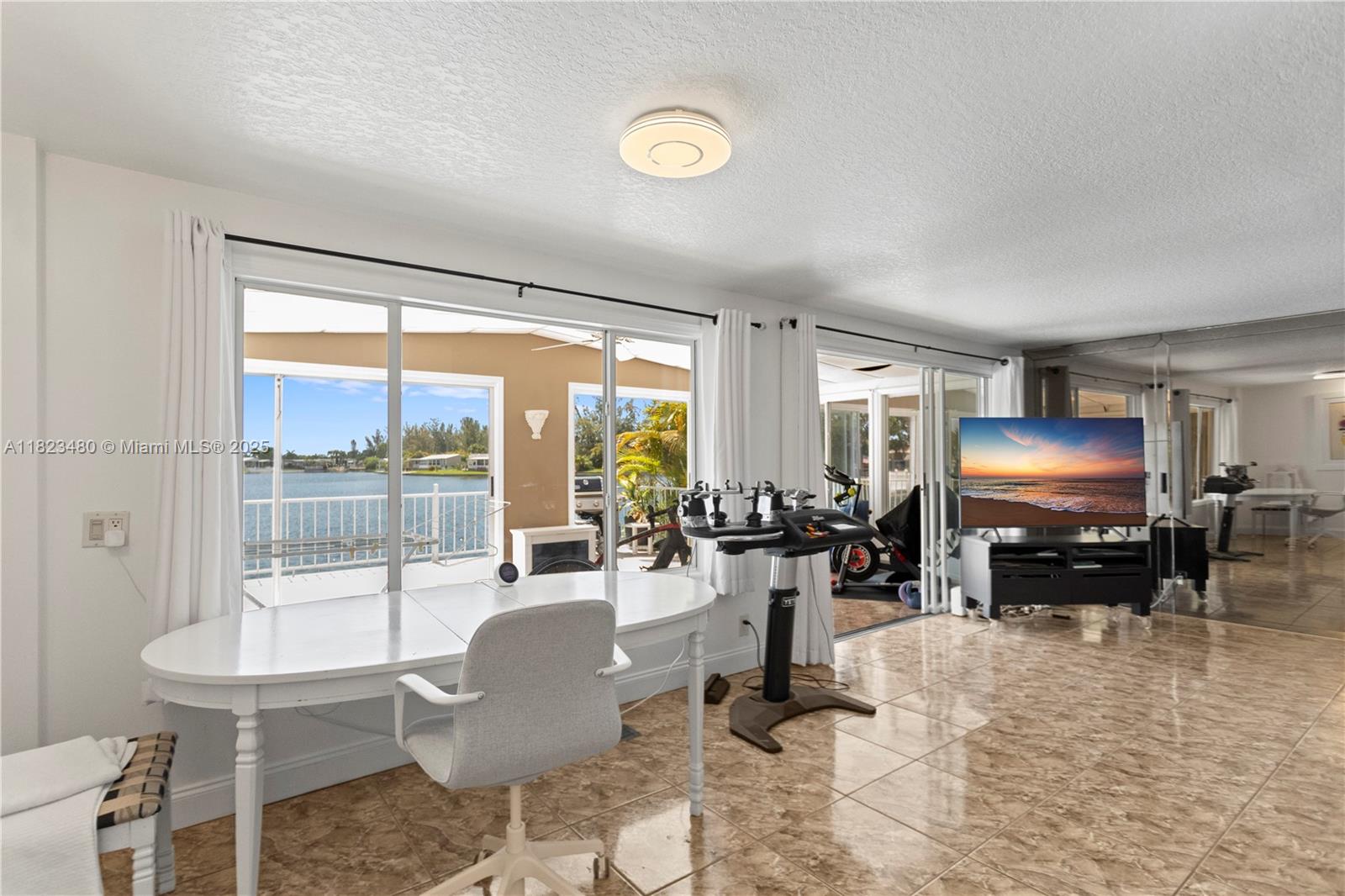 RAVENSWOOD ESTATES & MARI - Residential Lease