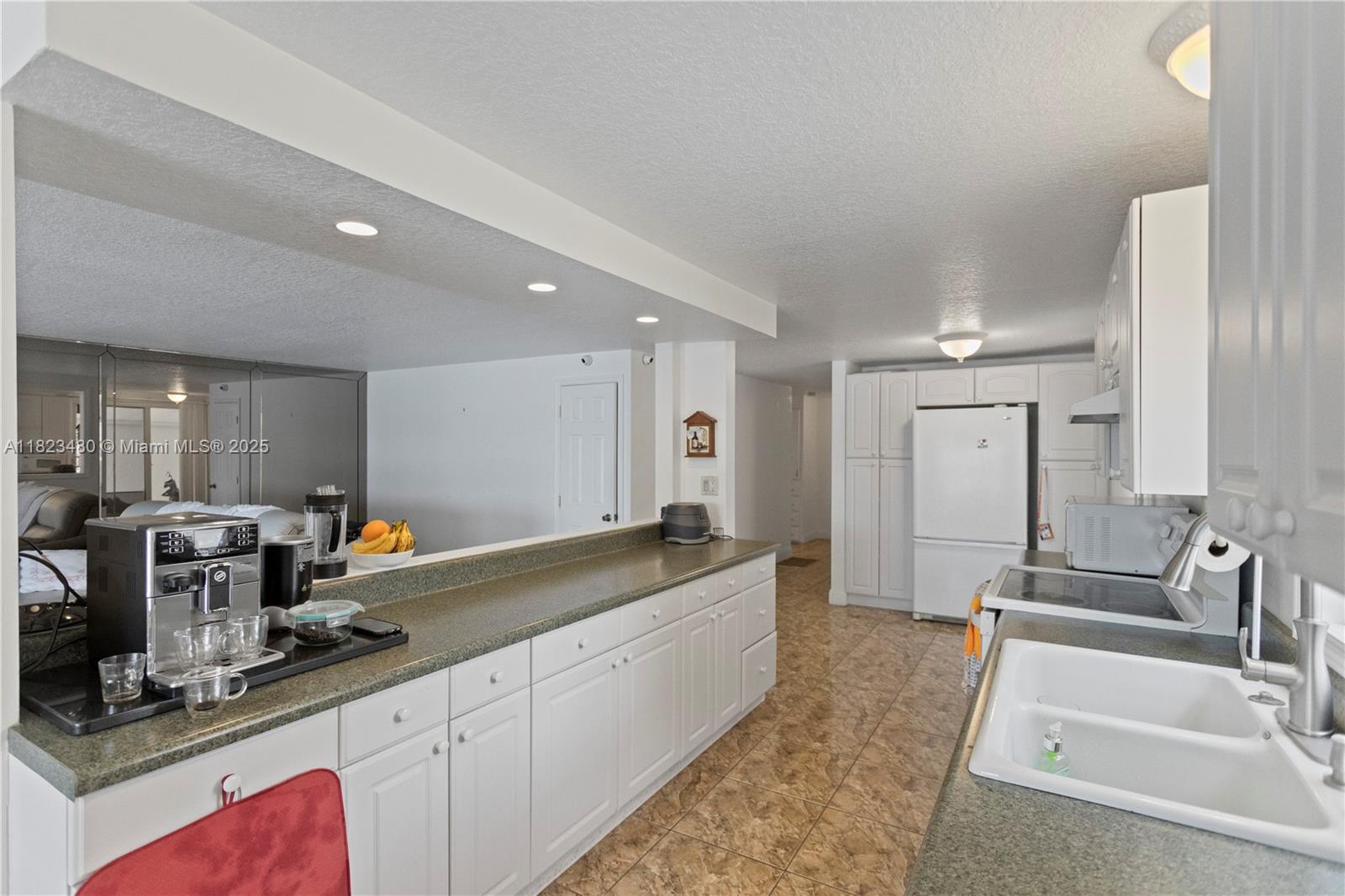 RAVENSWOOD ESTATES & MARI - Residential Lease