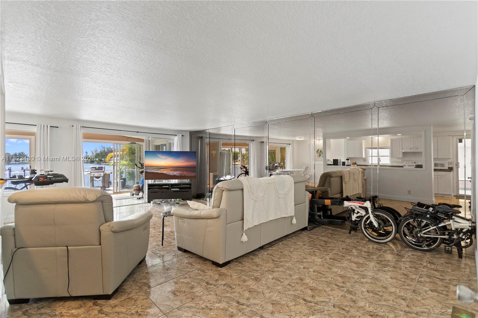 RAVENSWOOD ESTATES & MARI - Residential Lease