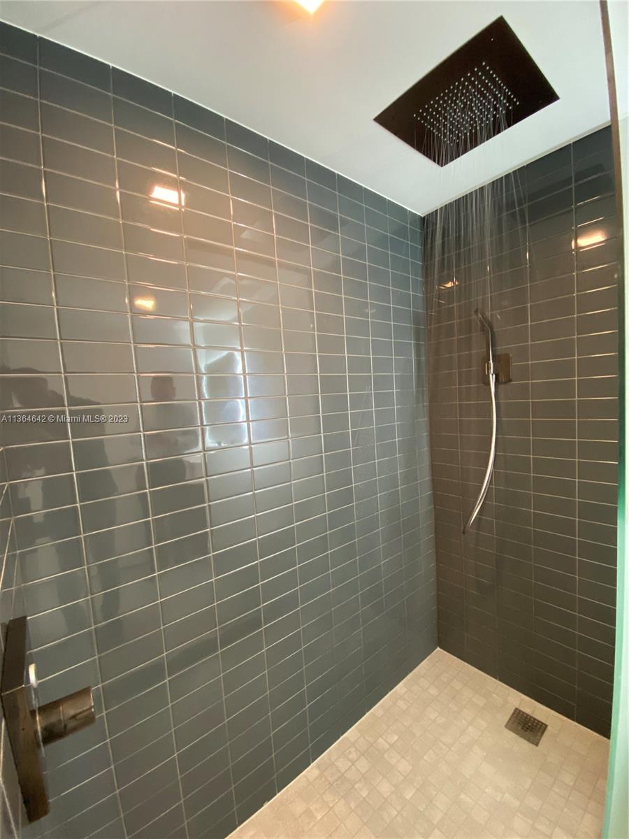 227 NE 2ND STREET CONDO - Residential Lease