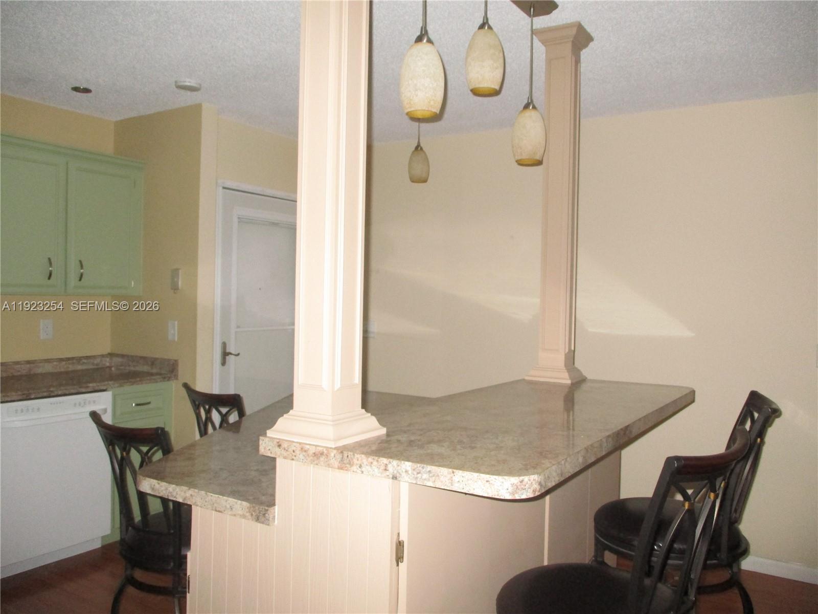 TWIN LAKES SOUTH & TOWN V - Residential