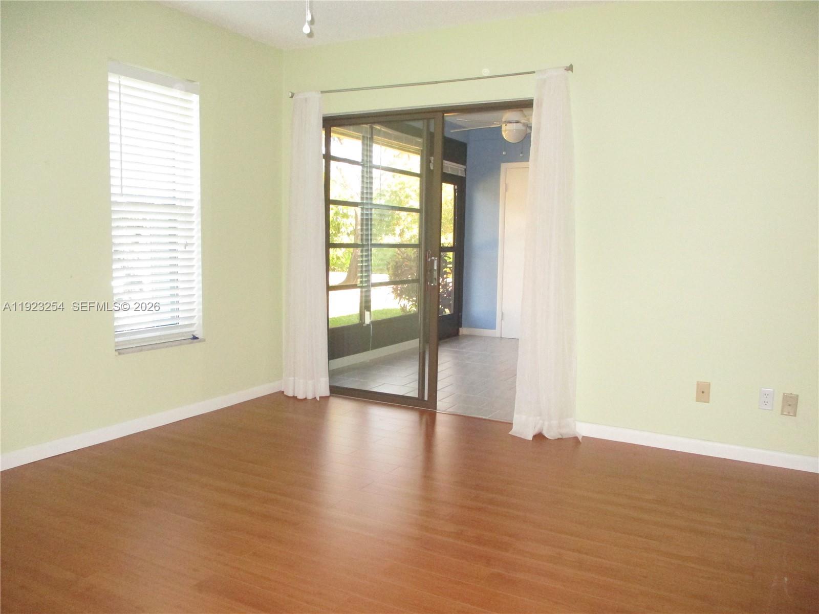 TWIN LAKES SOUTH & TOWN V - Residential