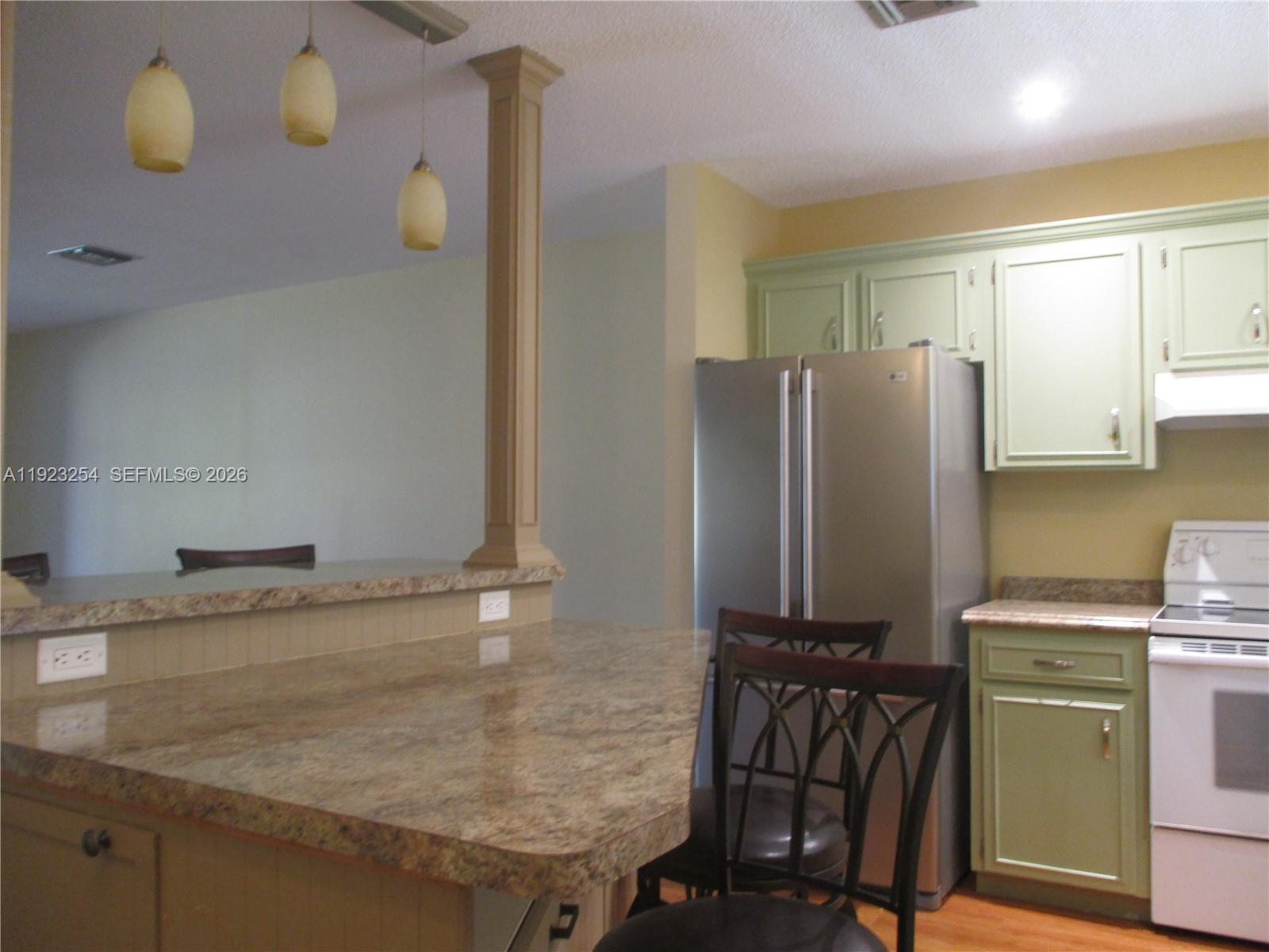 TWIN LAKES SOUTH & TOWN V - Residential