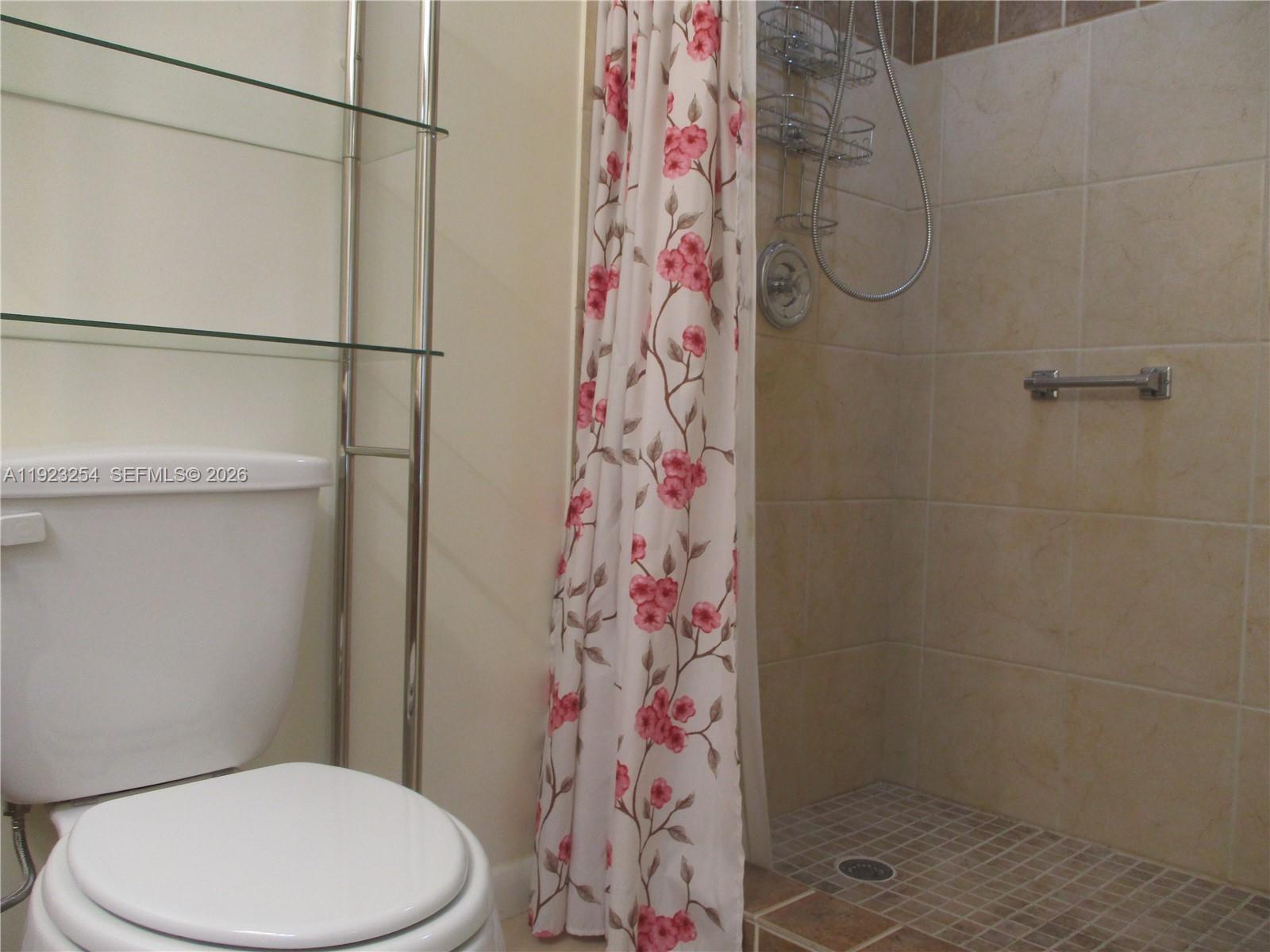 TWIN LAKES SOUTH & TOWN V - Residential