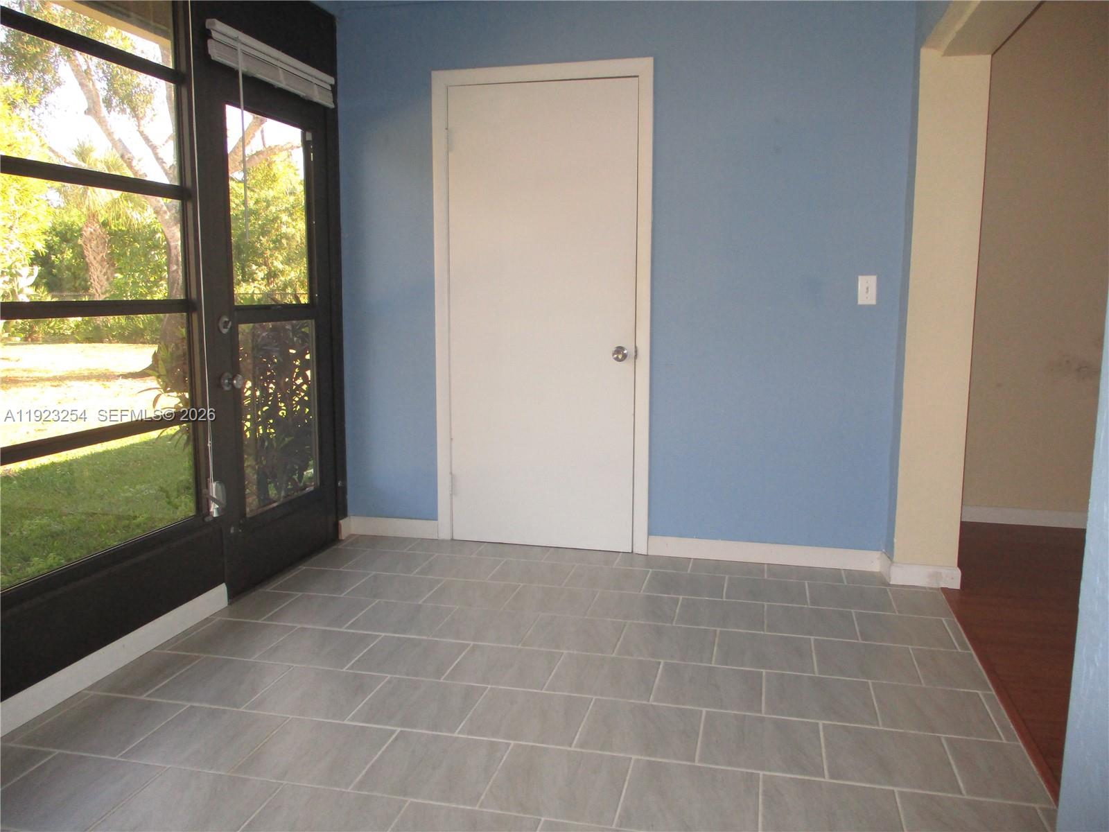 TWIN LAKES SOUTH & TOWN V - Residential