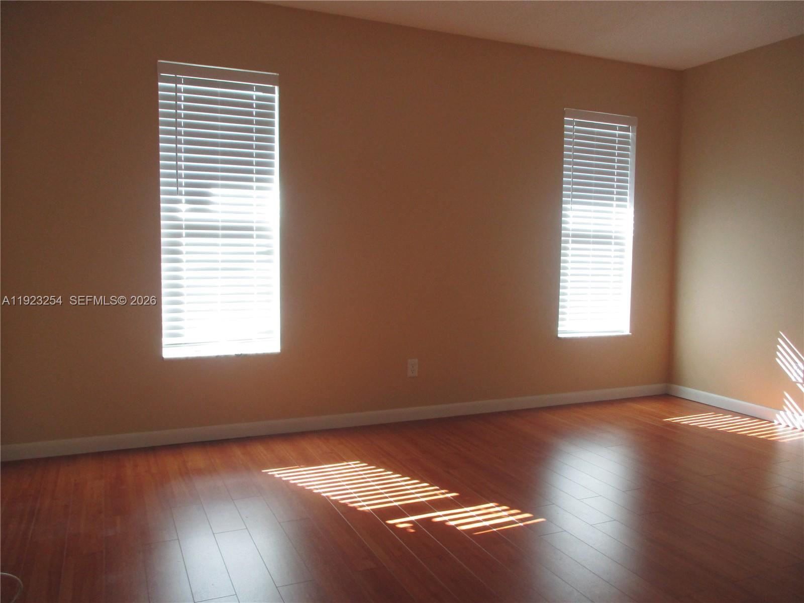 TWIN LAKES SOUTH & TOWN V - Residential