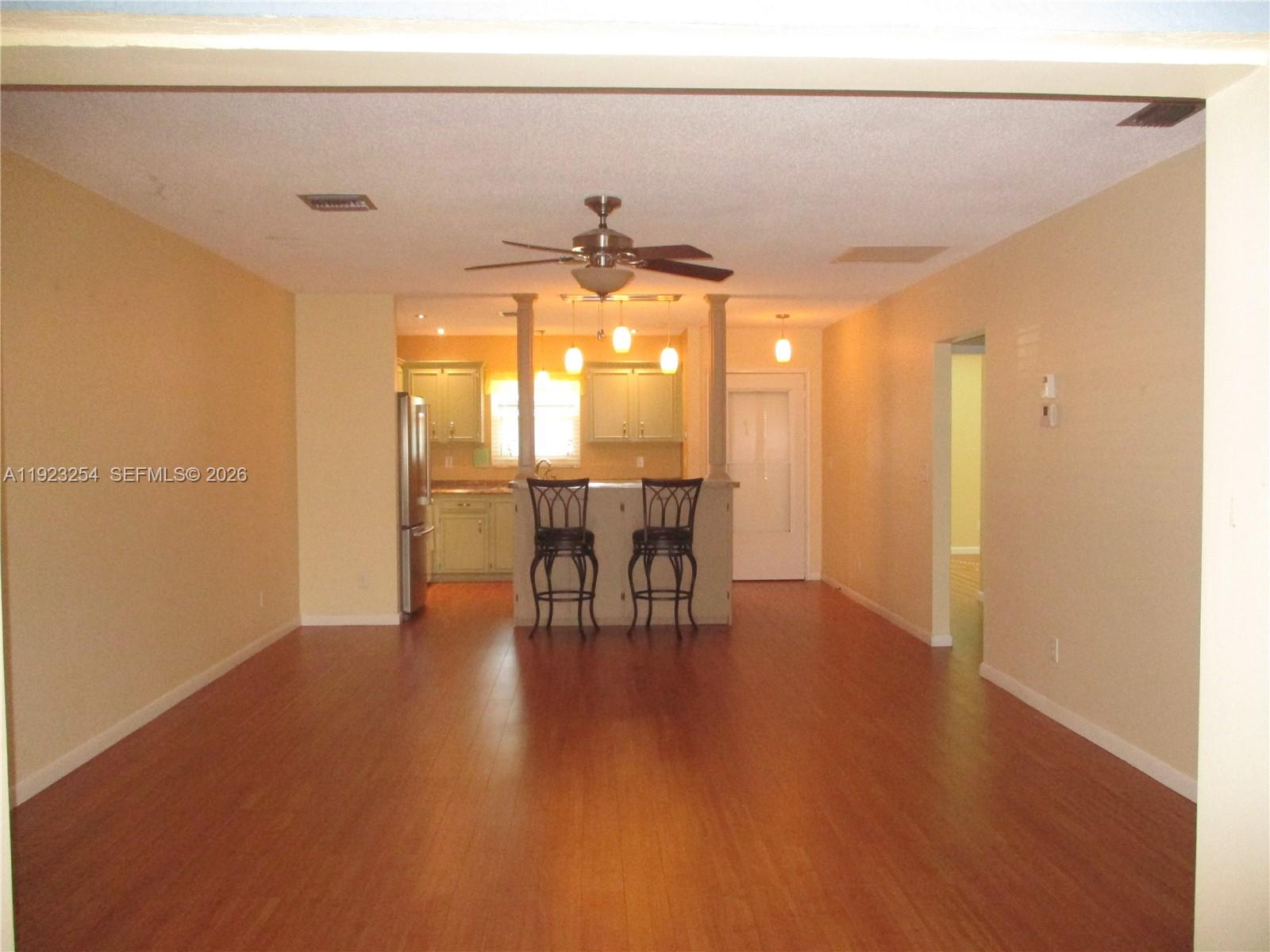 TWIN LAKES SOUTH & TOWN V - Residential