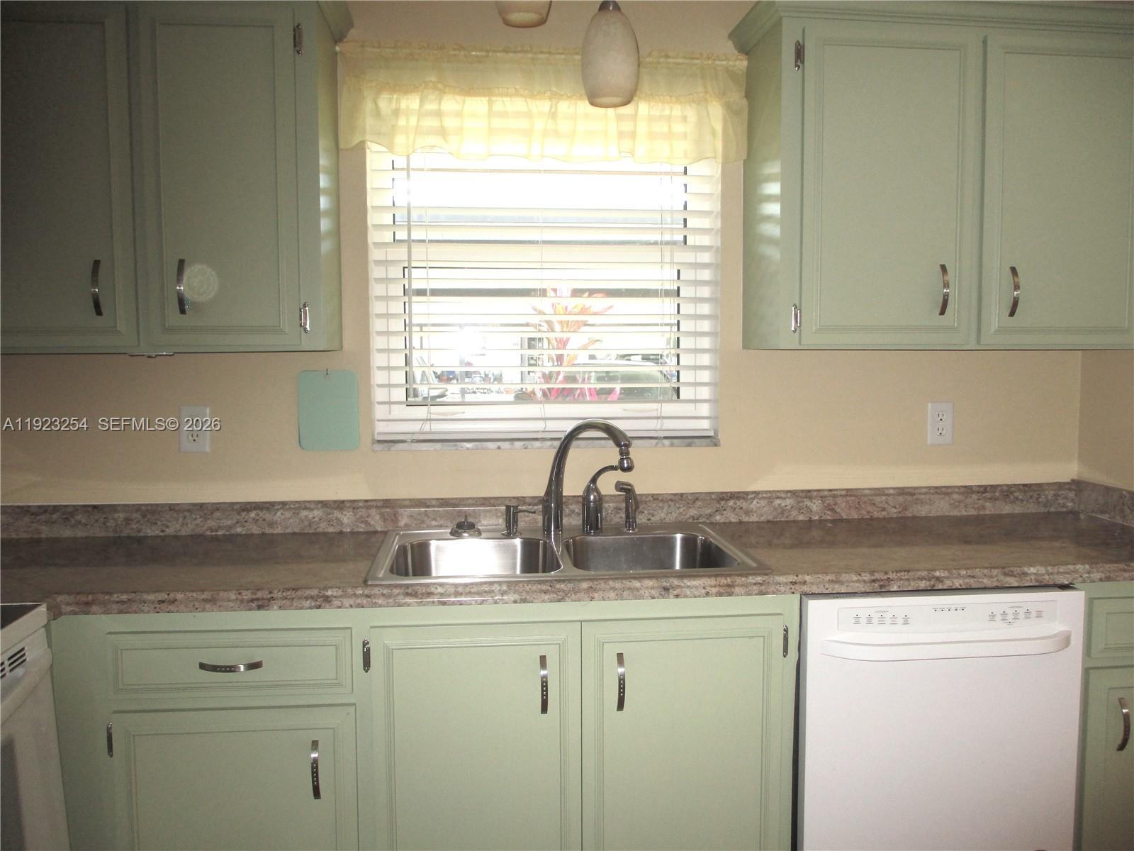 6531 SE Federal Hwy Q107