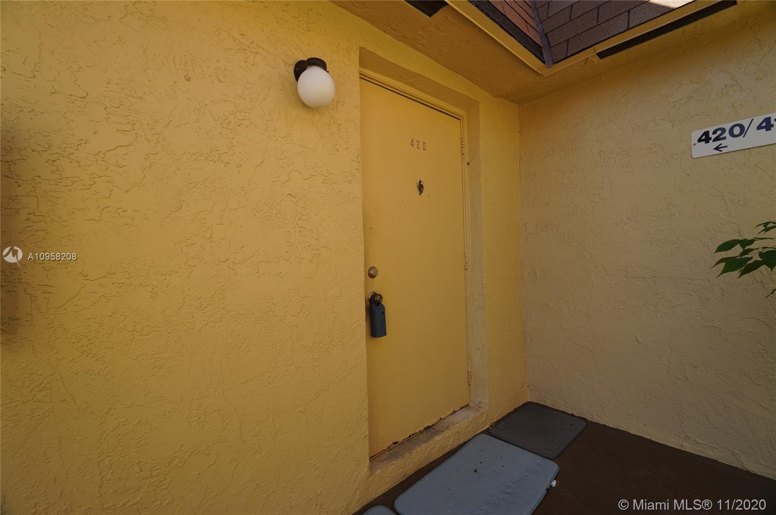 VILLAGE TOWNHOUSE POMPANO - Residential