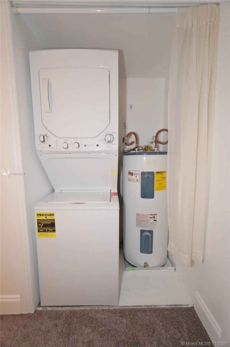 VILLAGE TOWNHOUSE POMPANO - Residential