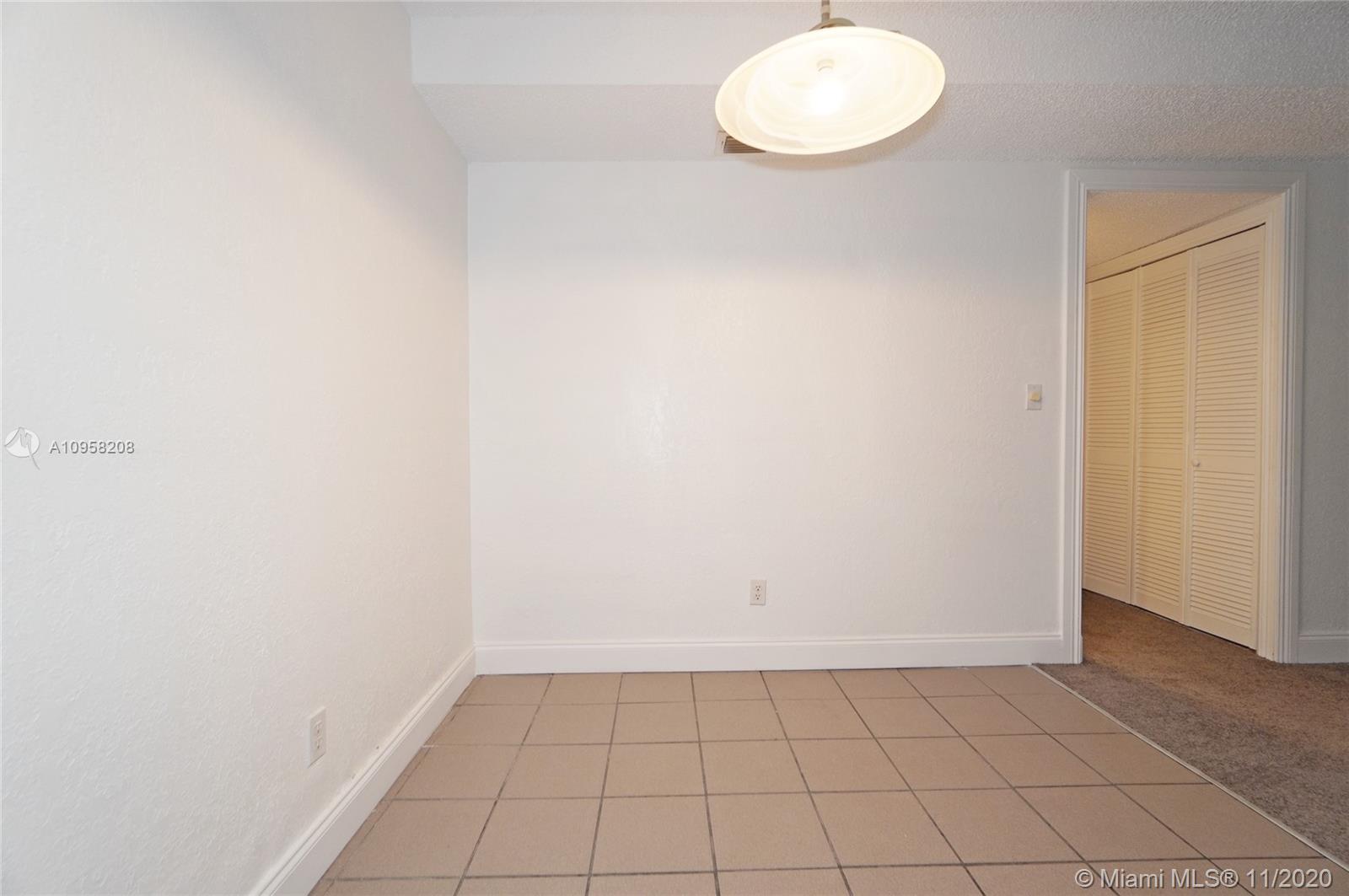 VILLAGE TOWNHOUSE POMPANO - Residential