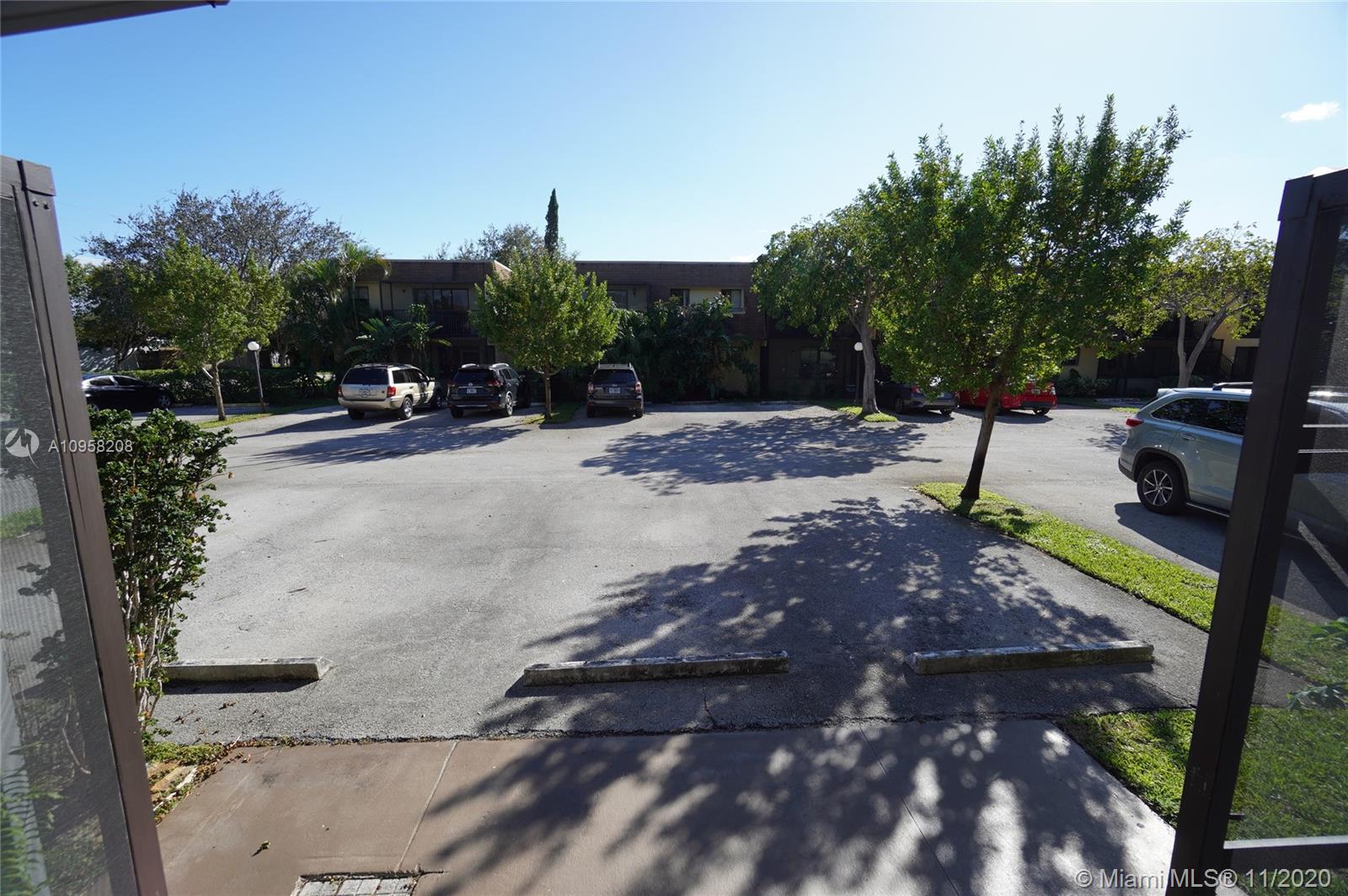 VILLAGE TOWNHOUSE POMPANO - Residential