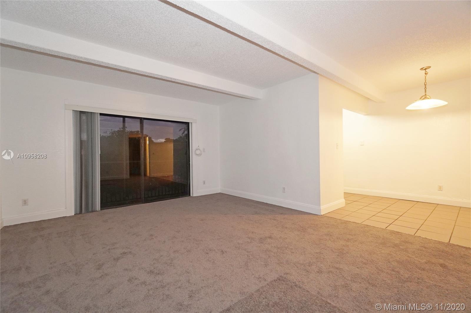 VILLAGE TOWNHOUSE POMPANO - Residential