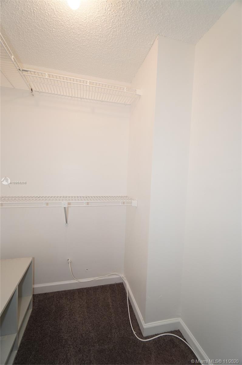 VILLAGE TOWNHOUSE POMPANO - Residential