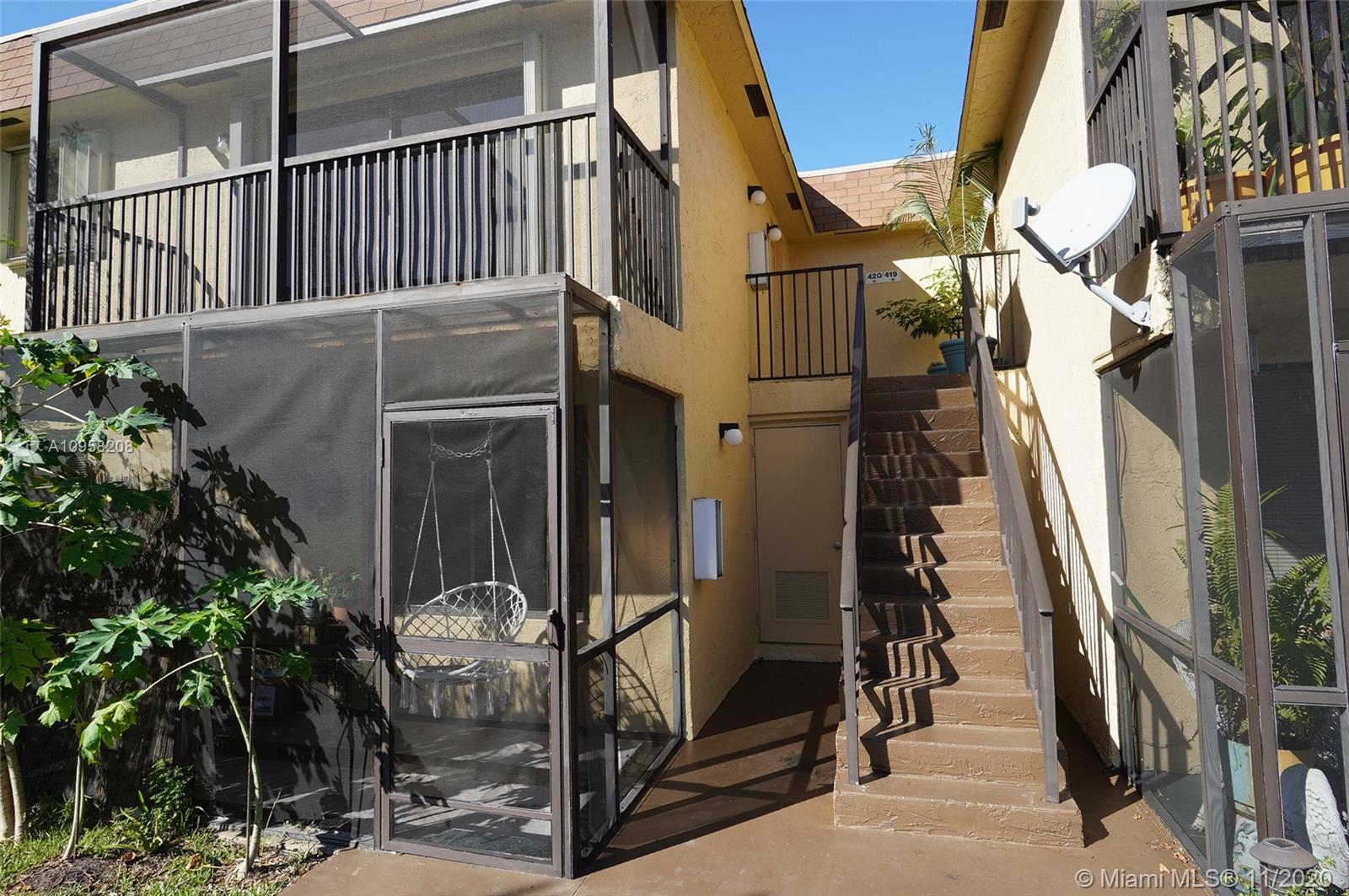 VILLAGE TOWNHOUSE POMPANO - Residential