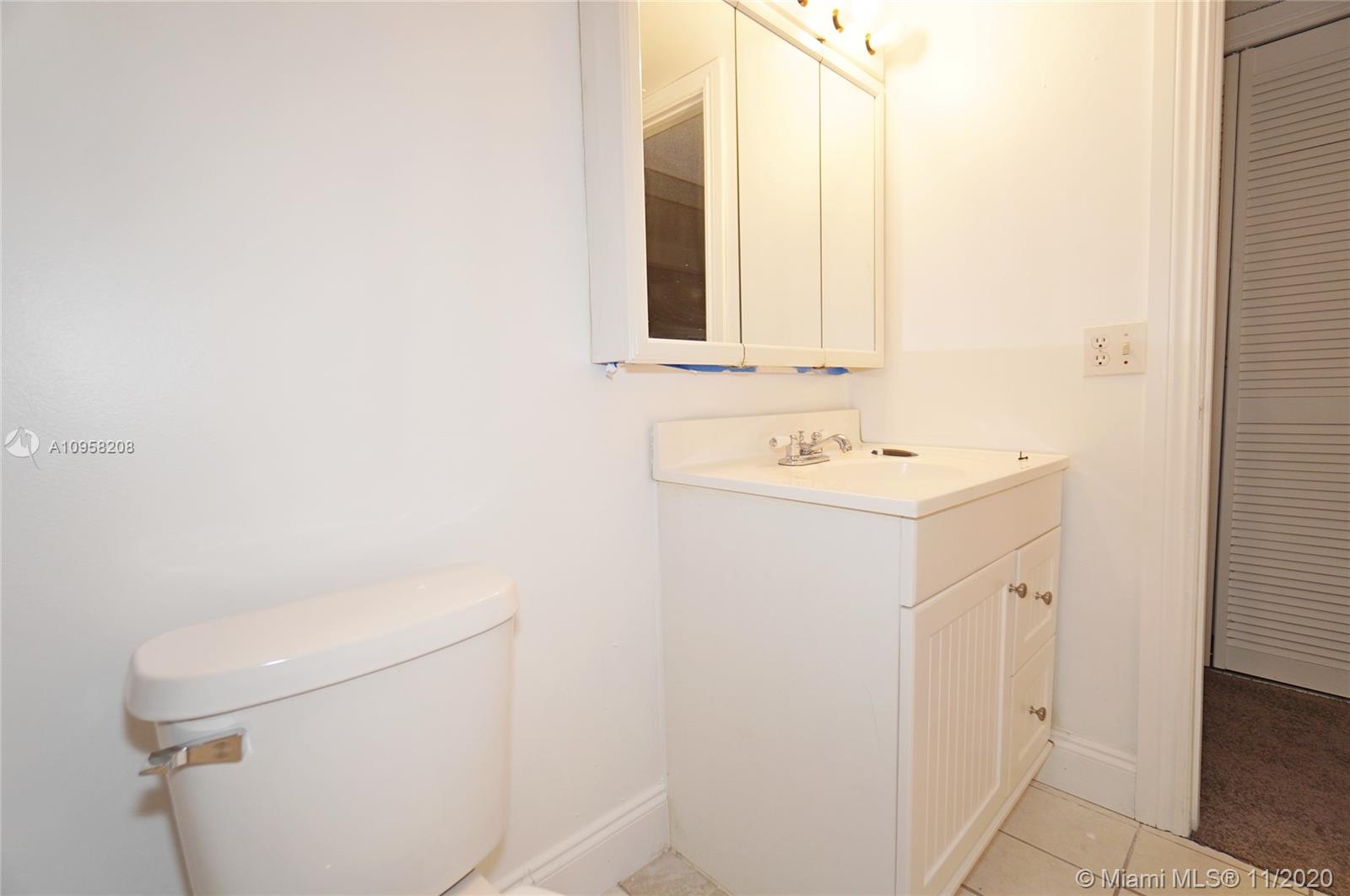 VILLAGE TOWNHOUSE POMPANO - Residential