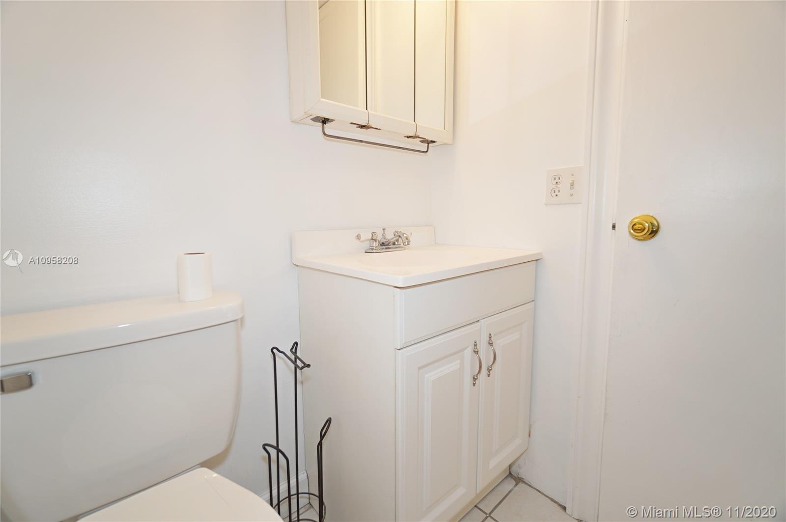 VILLAGE TOWNHOUSE POMPANO - Residential